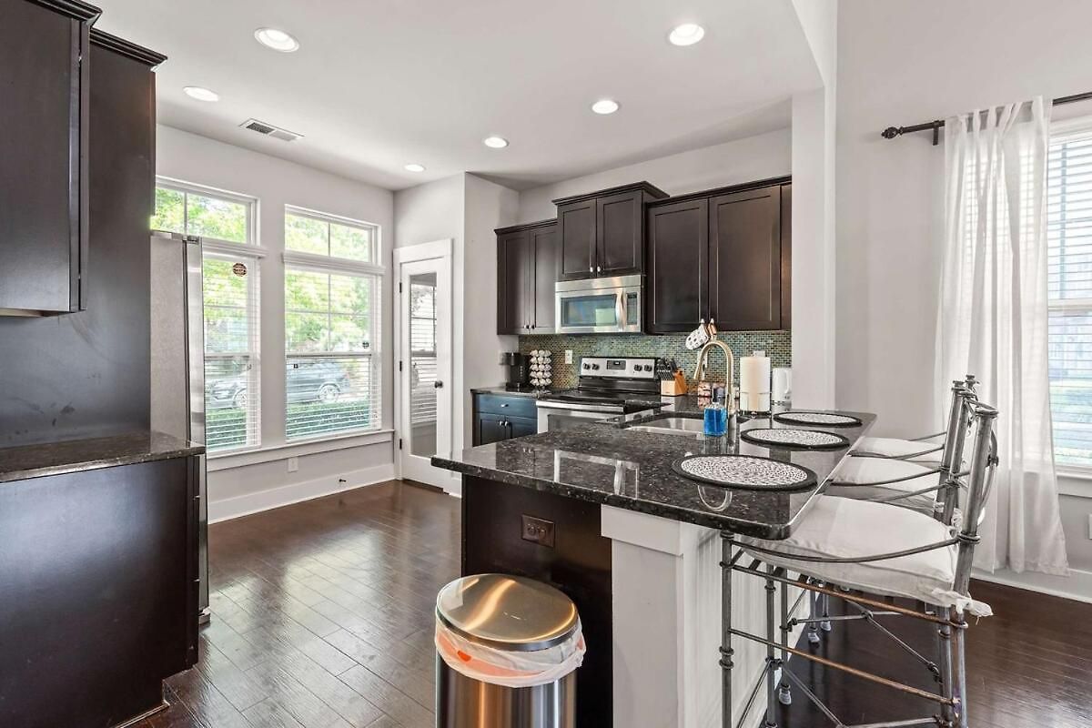 Apartment Modern Upscale Farmhouse- In Uptown Clt!