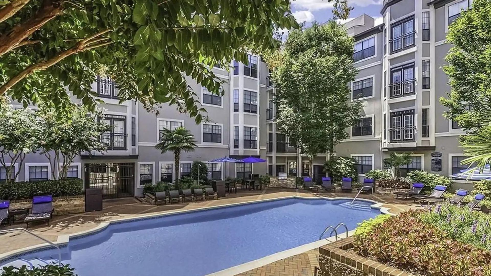 Private With Kingbed In Southend *
