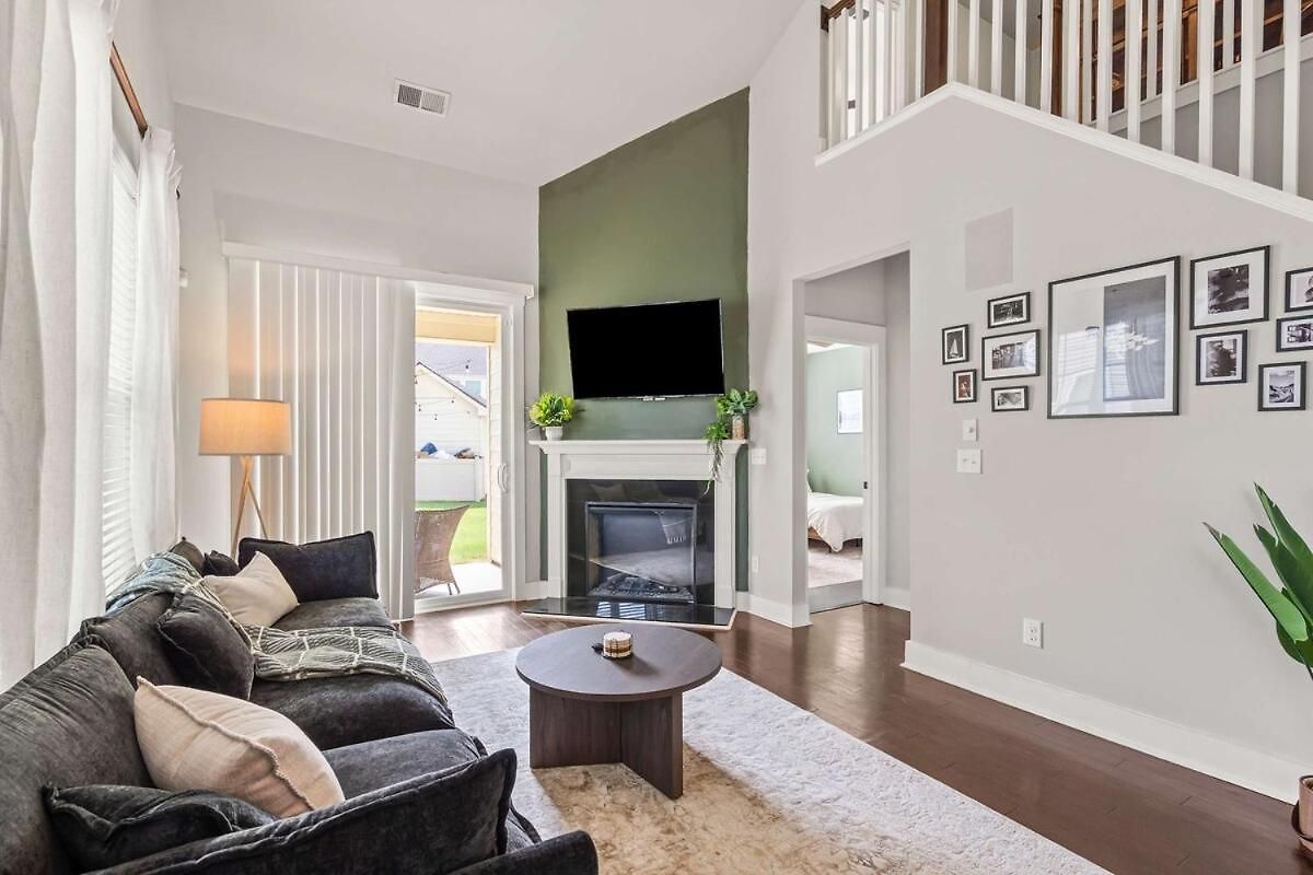 Modern Upscale Farmhouse- In Uptown Clt! *