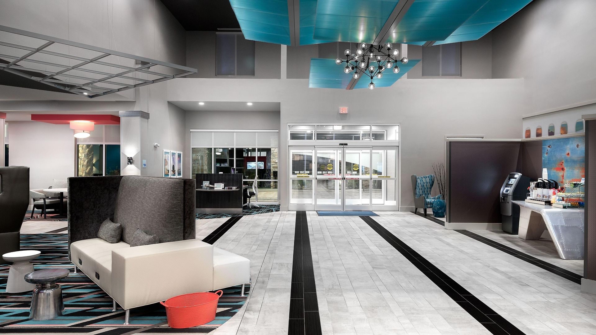 Hotel Express & - Airport By Ihg