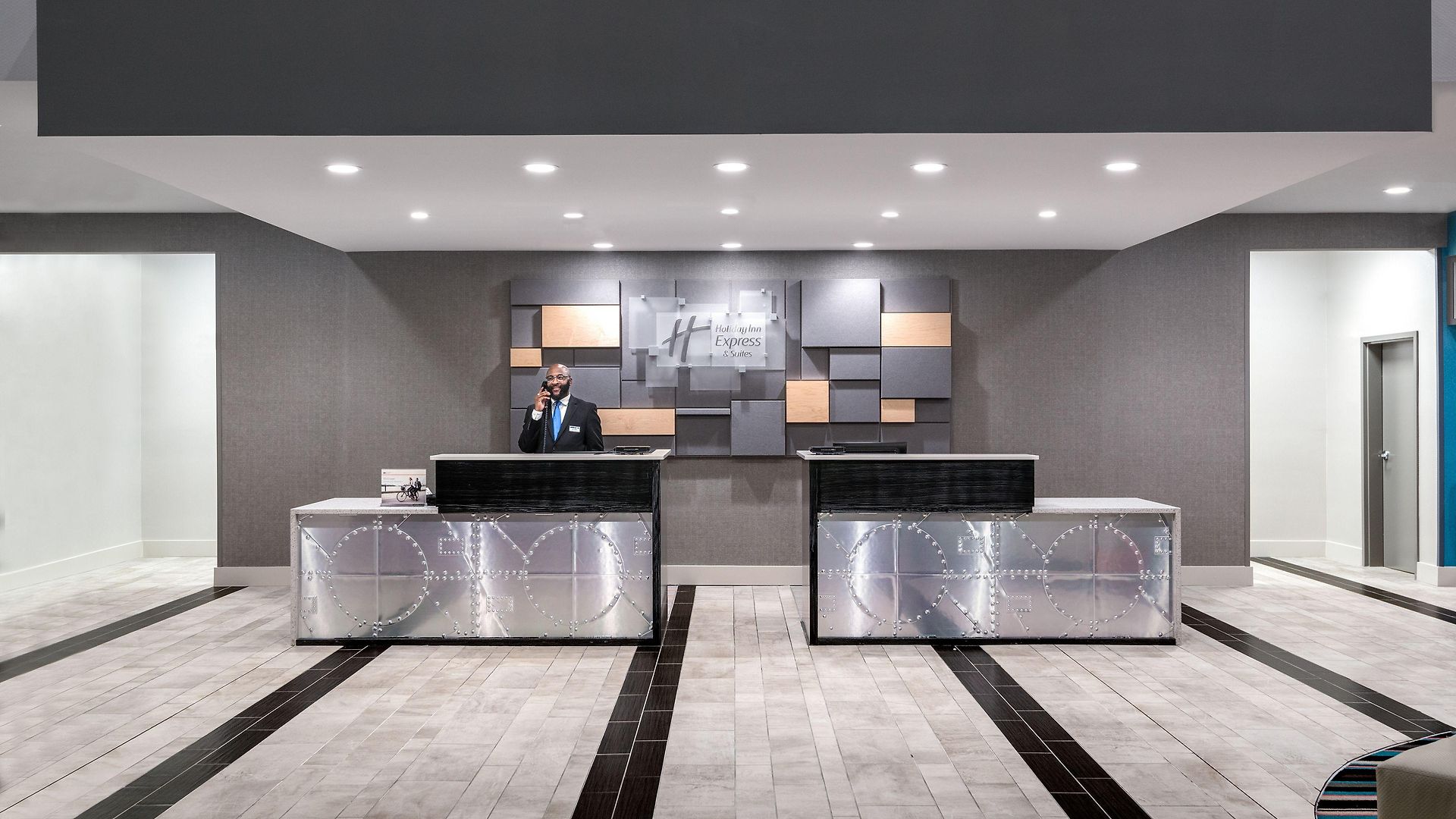 Express & - Airport By Ihg 3*