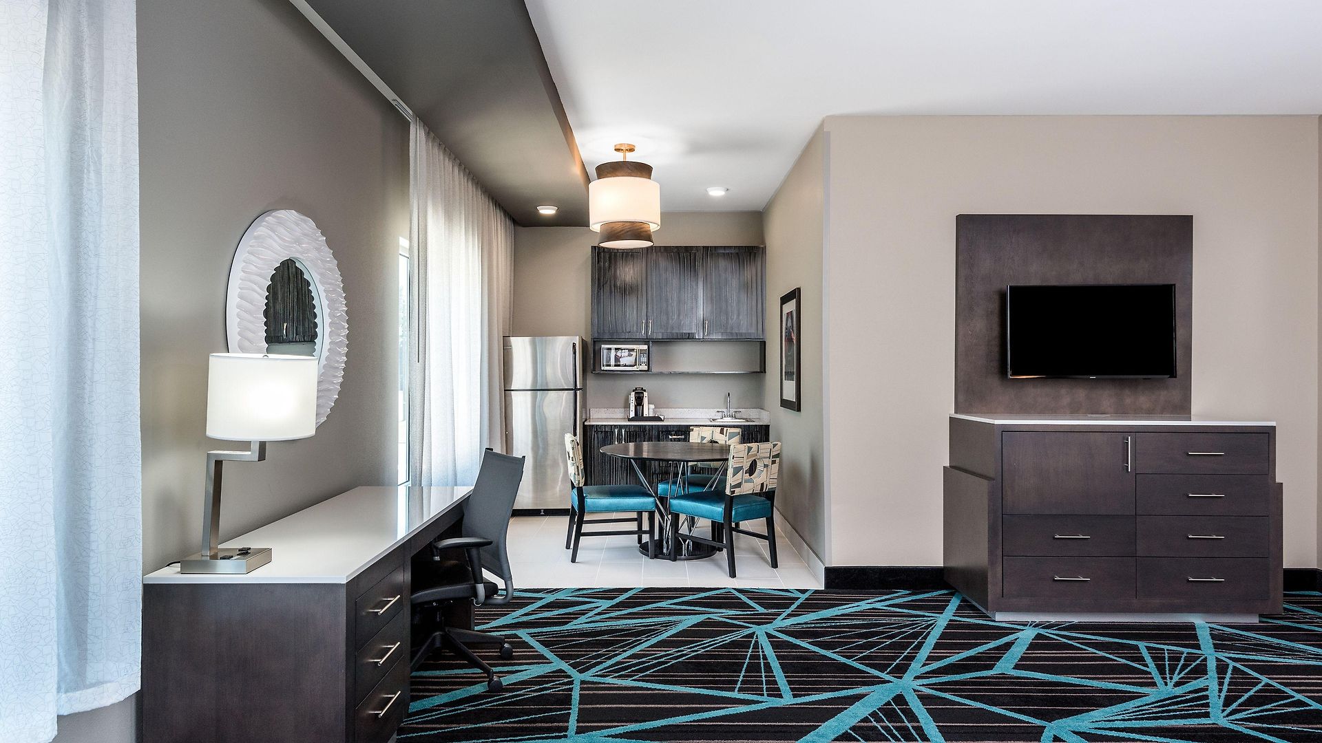 Hotel Express & - Airport By Ihg 3*