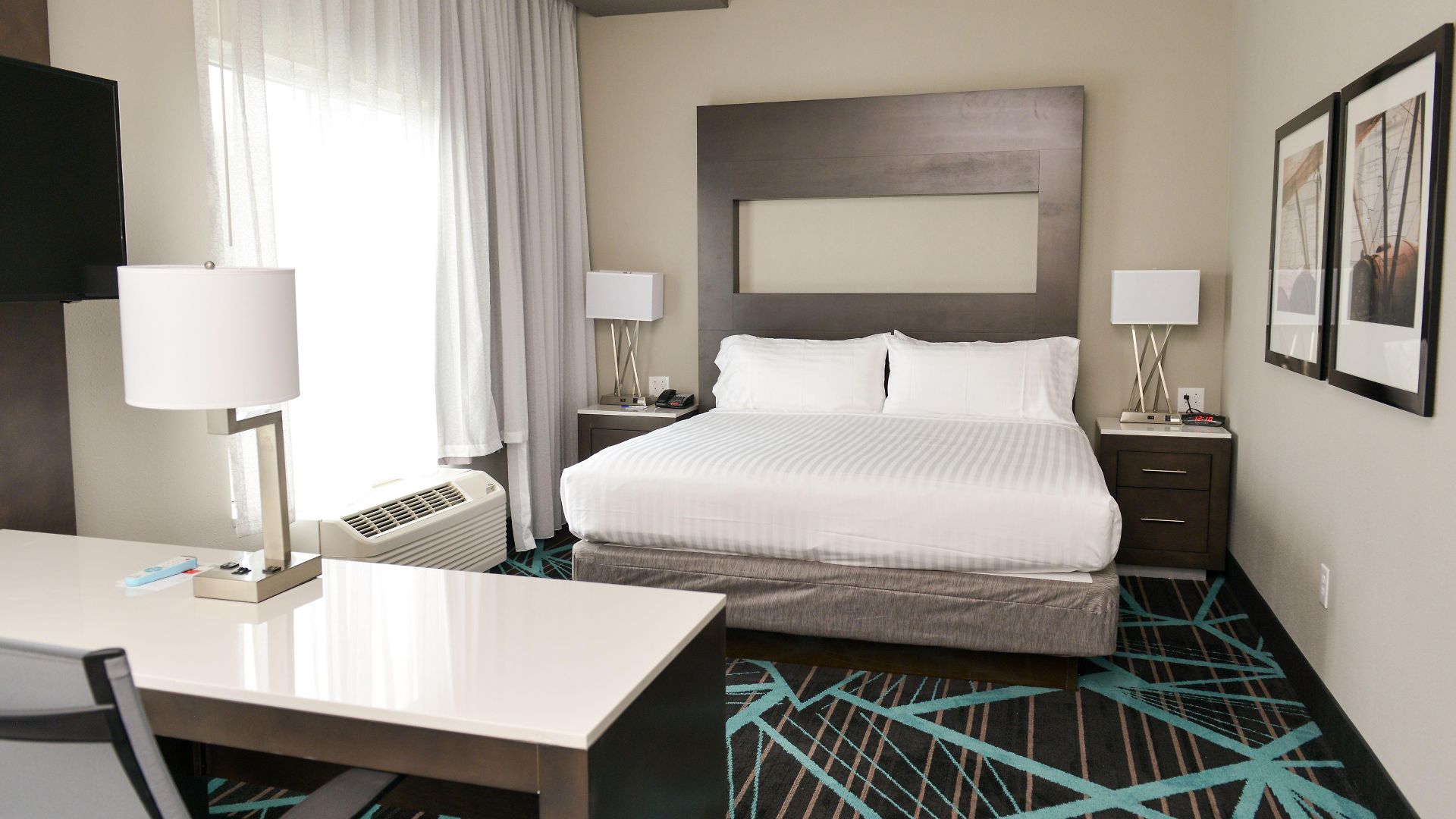 Hotel Express & - Airport By Ihg