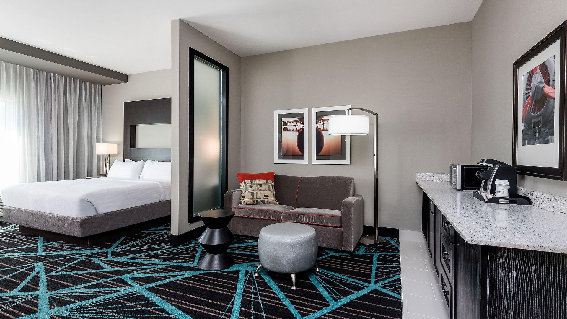 Hotel Express & - Airport By Ihg 3*