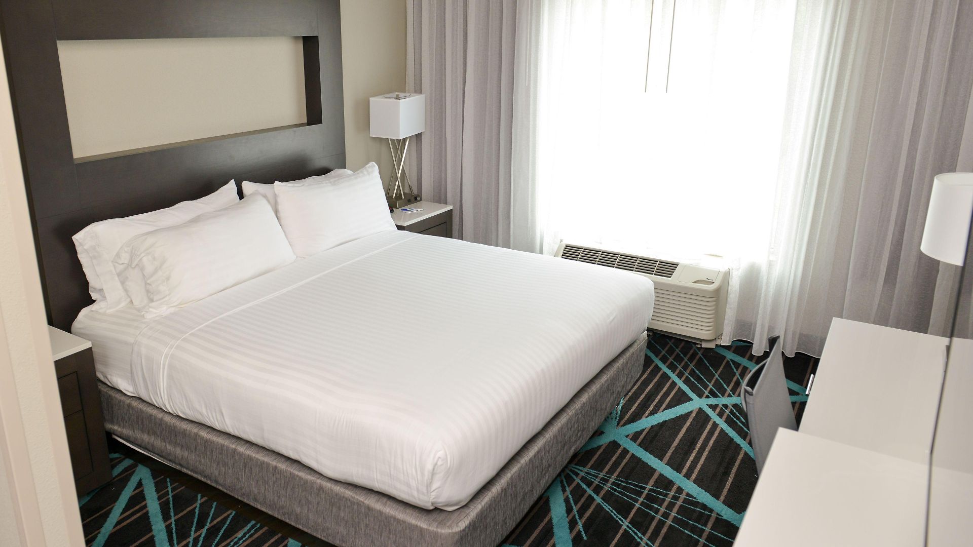 Express & - Airport By Ihg