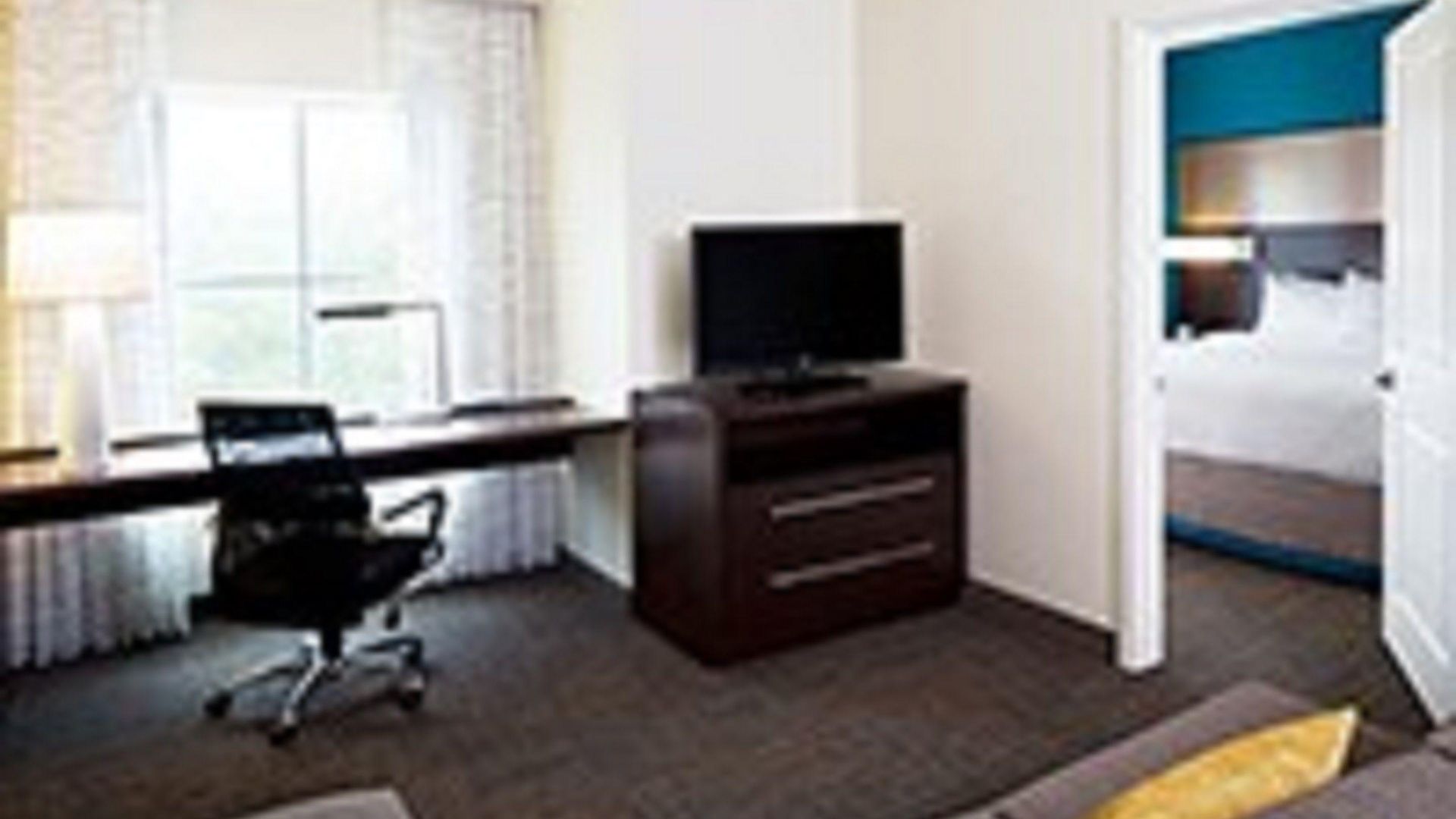By Marriott Airport Hotel