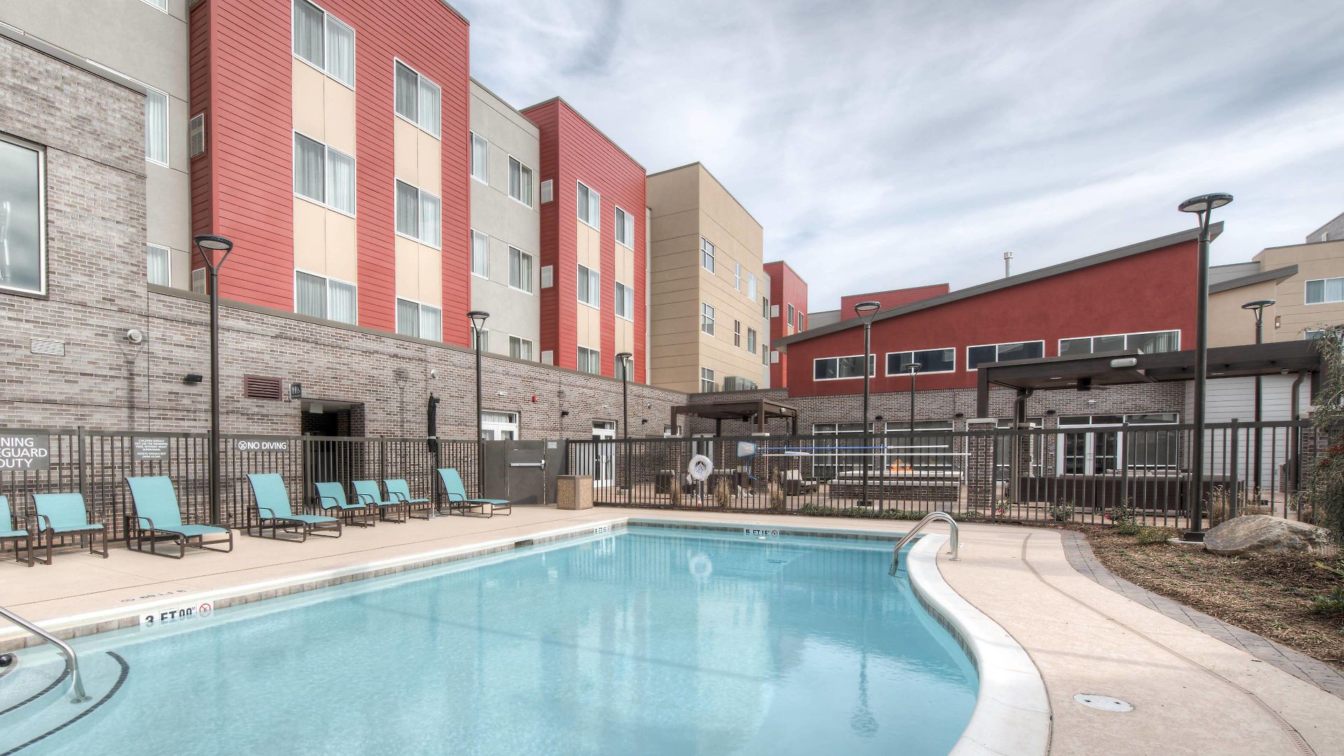 Hotel By Marriott Airport