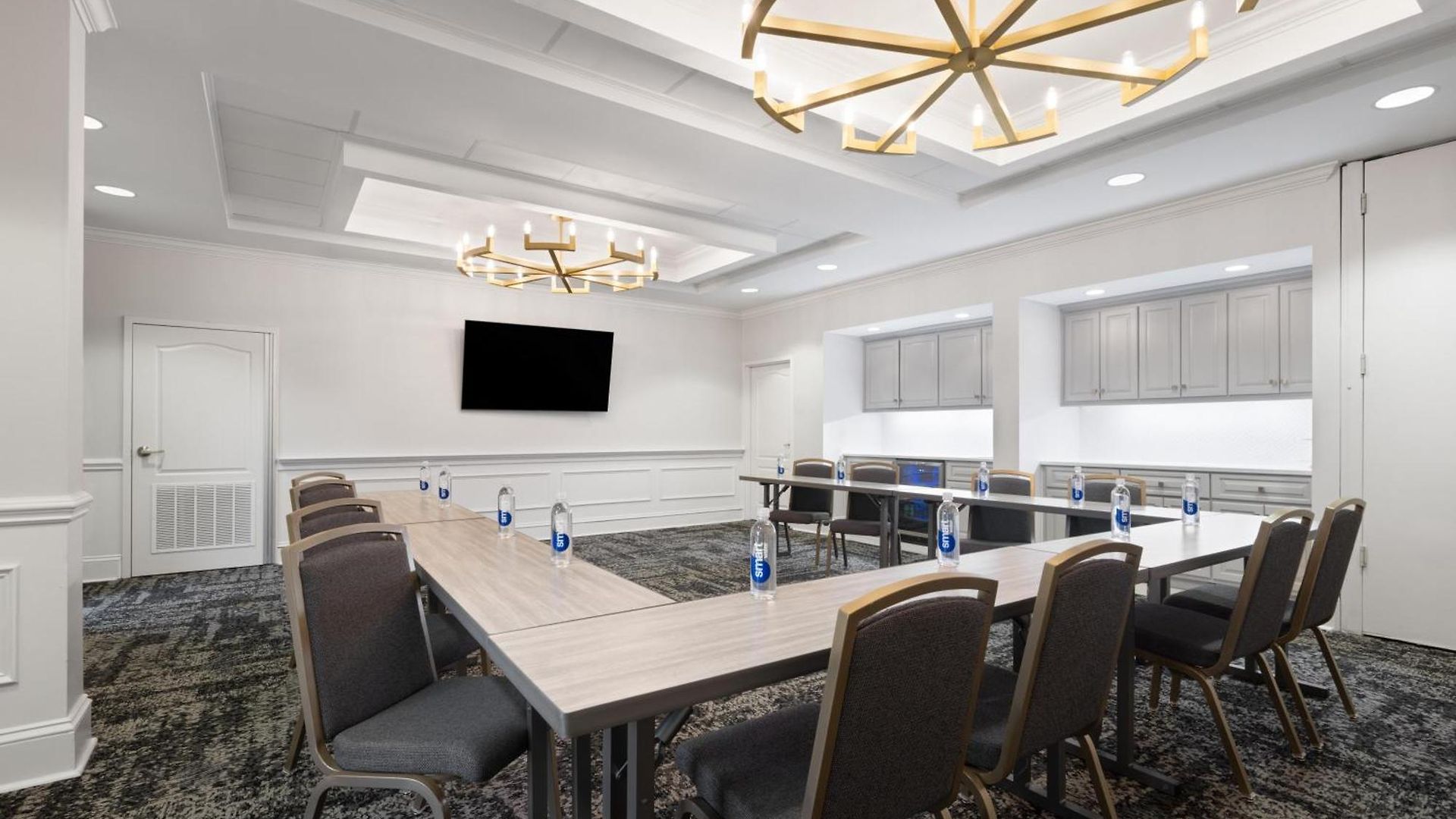 Hotel Hampton & South Park At Phillips Place 3*