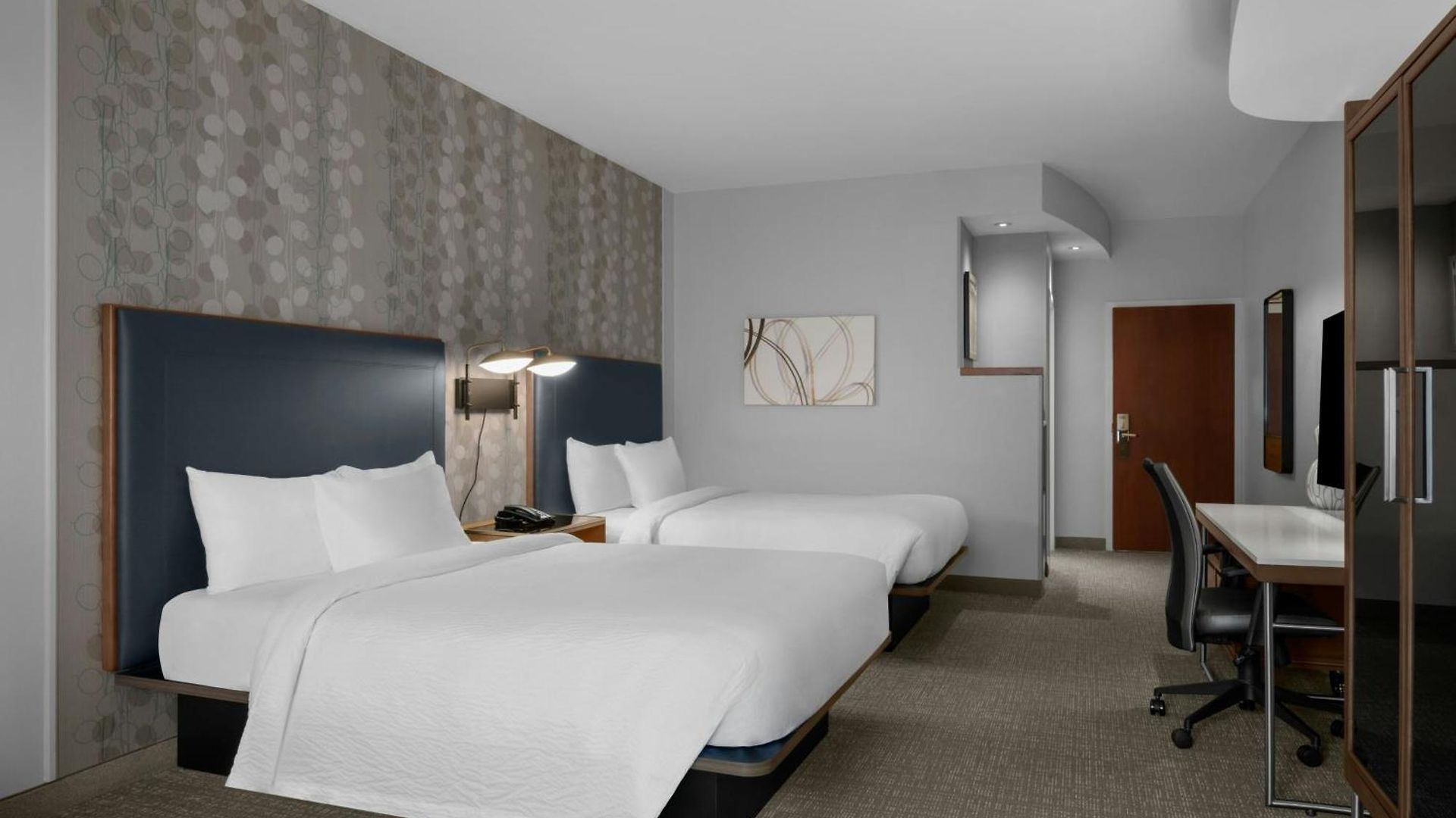 Courtyard Airport North Hotel 3*