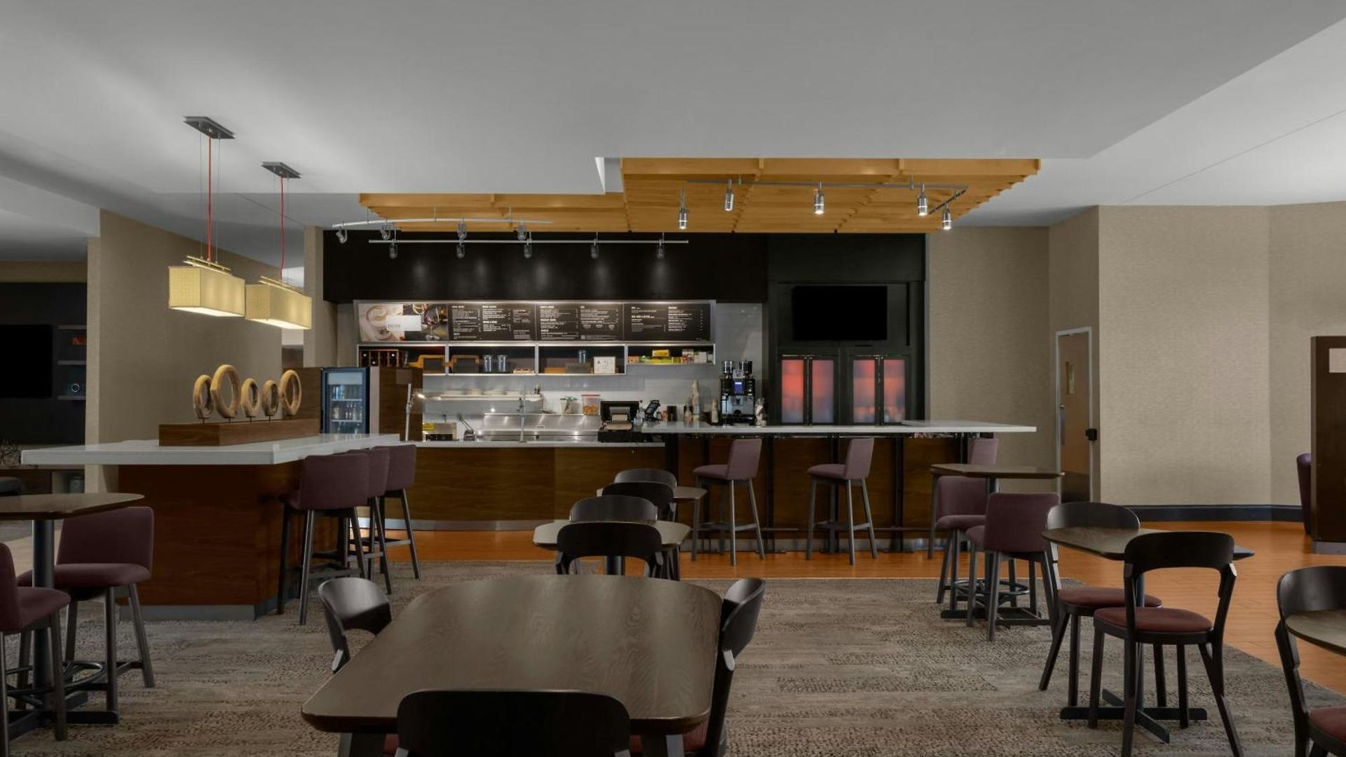 Courtyard Airport North Hotel 3*
