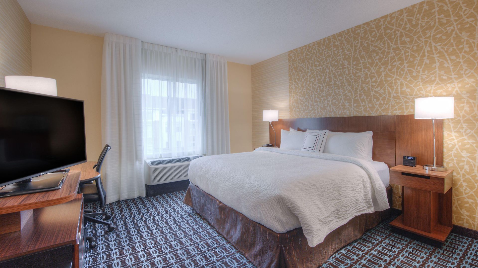 Fairfield & By Marriott Airport Hotel 3*