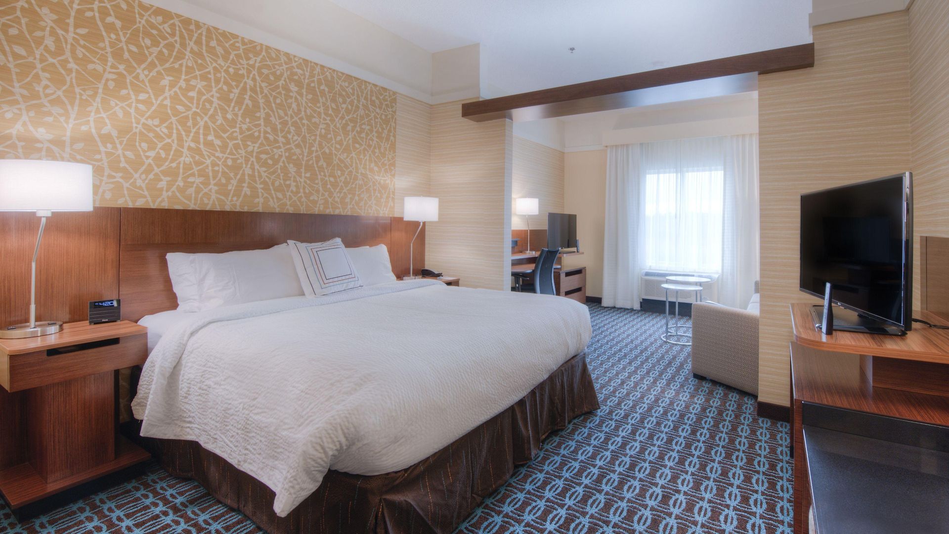Hotel Fairfield & By Marriott Airport