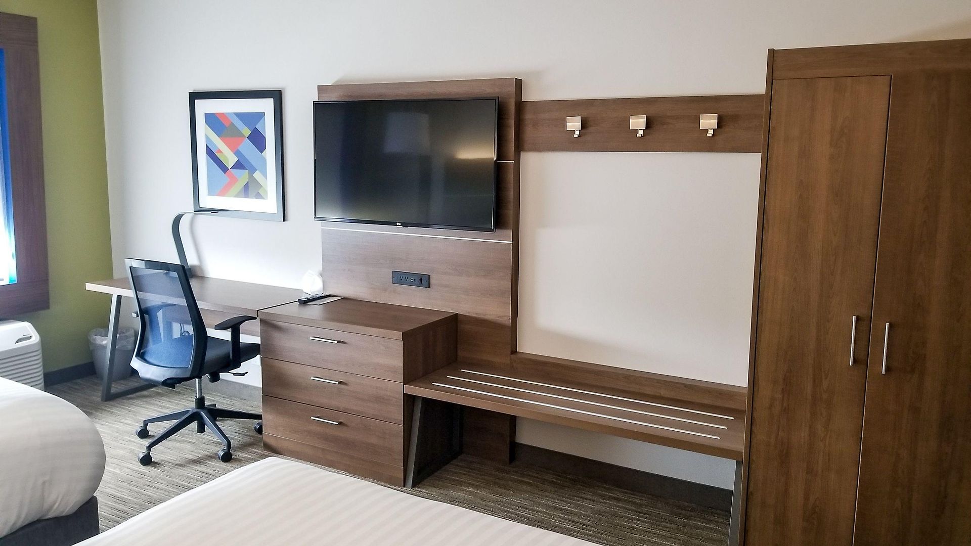 Express & - Ne - Area By Ihg