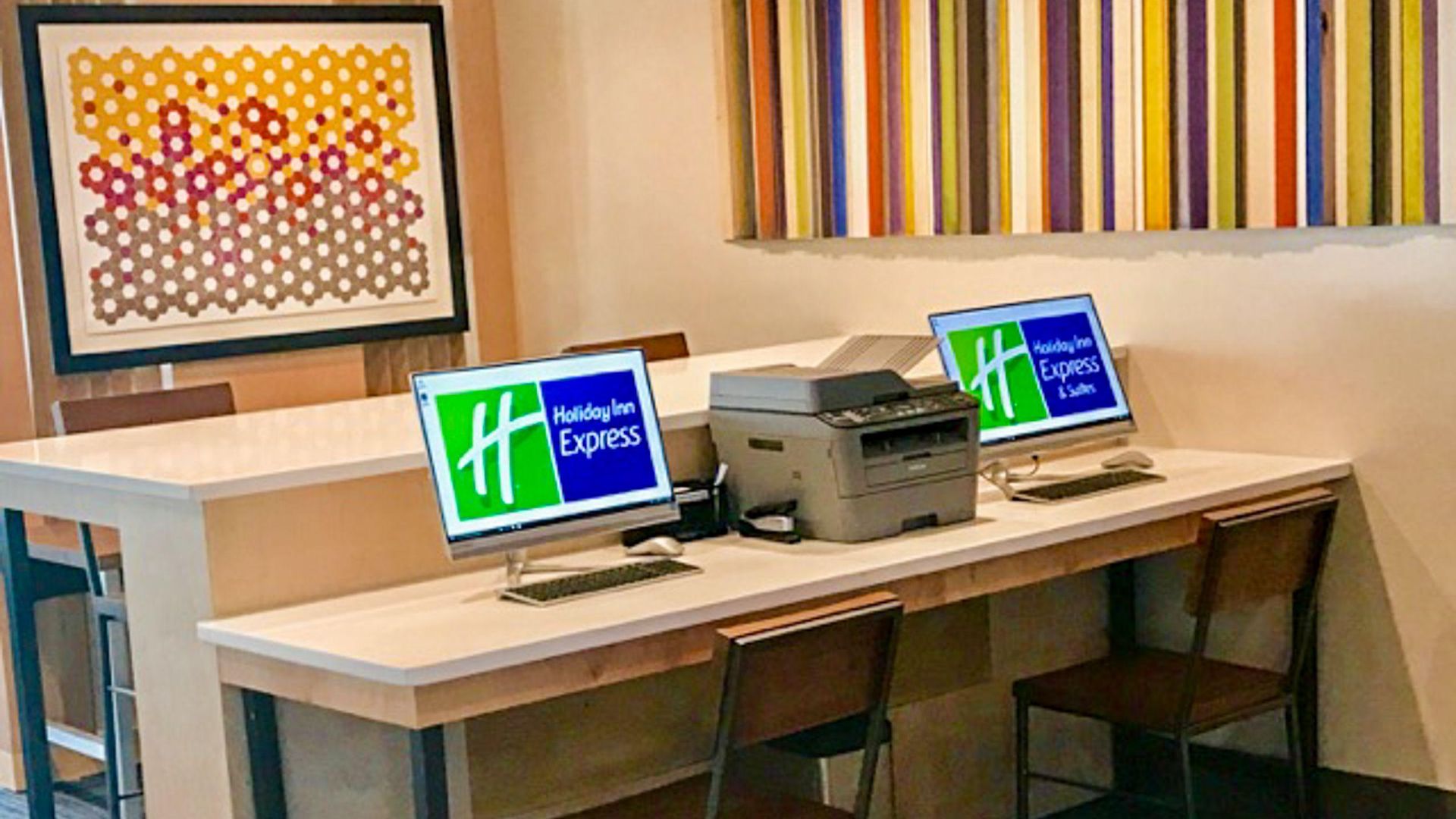 Express & - Ne - Area By Ihg Hotel