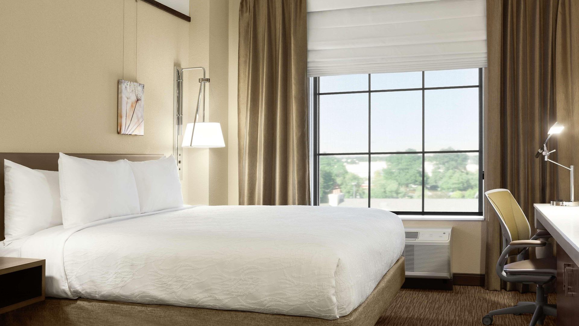 Hilton Garden Southpark 3*
