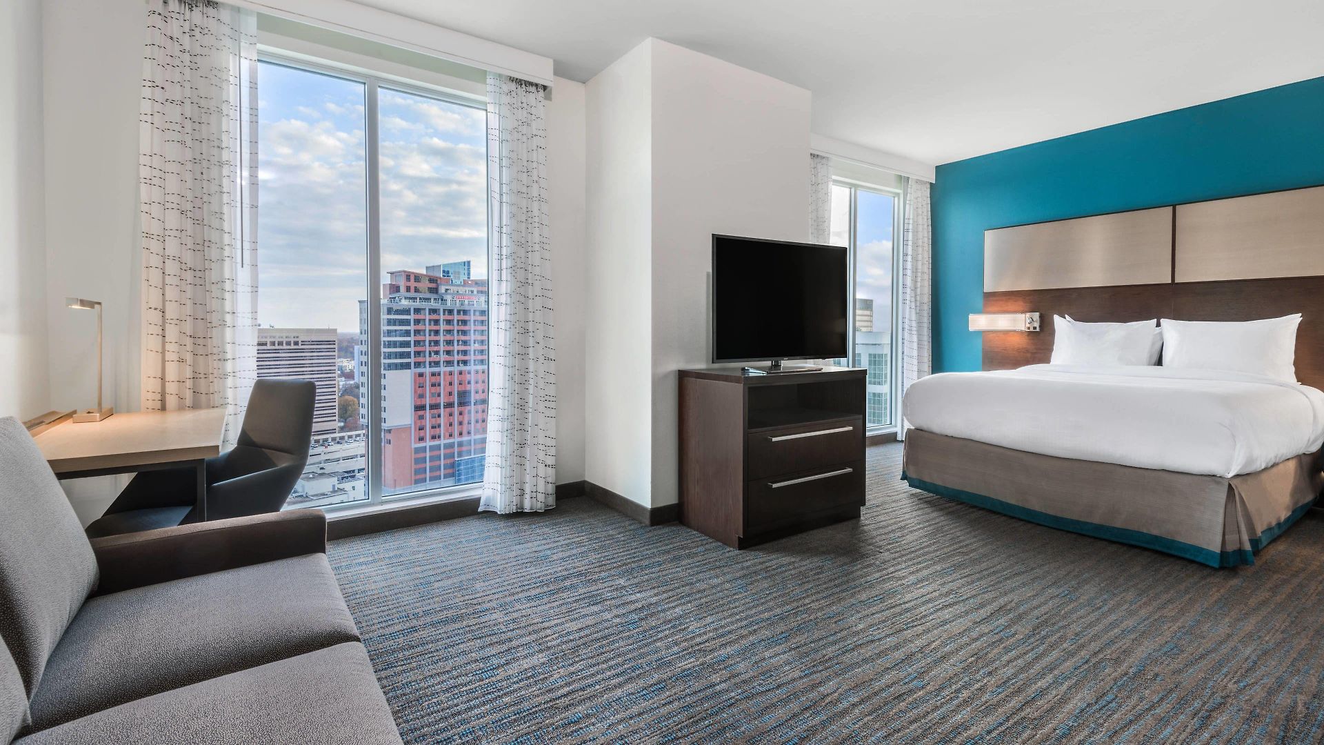 By Marriott Center Hotel Charlotte