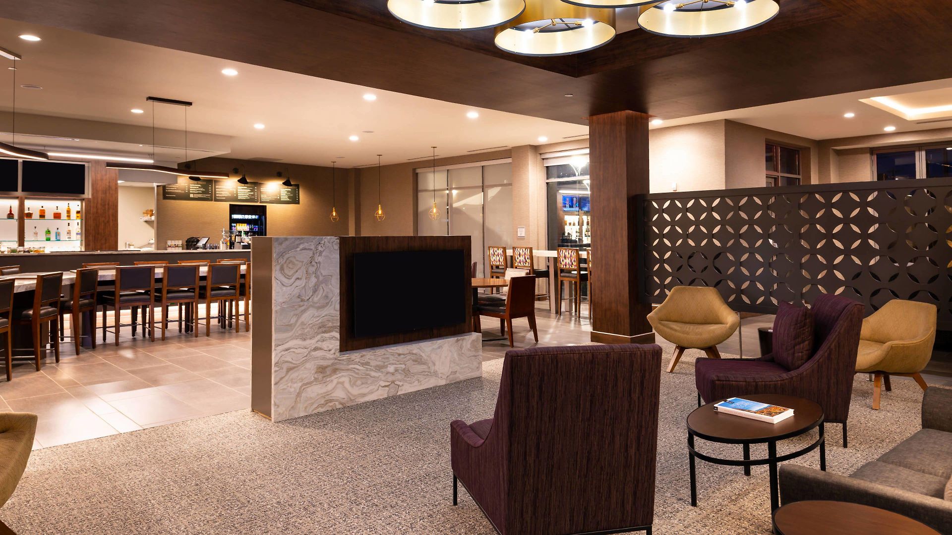 Courtyard By Marriott Northlake Hotel