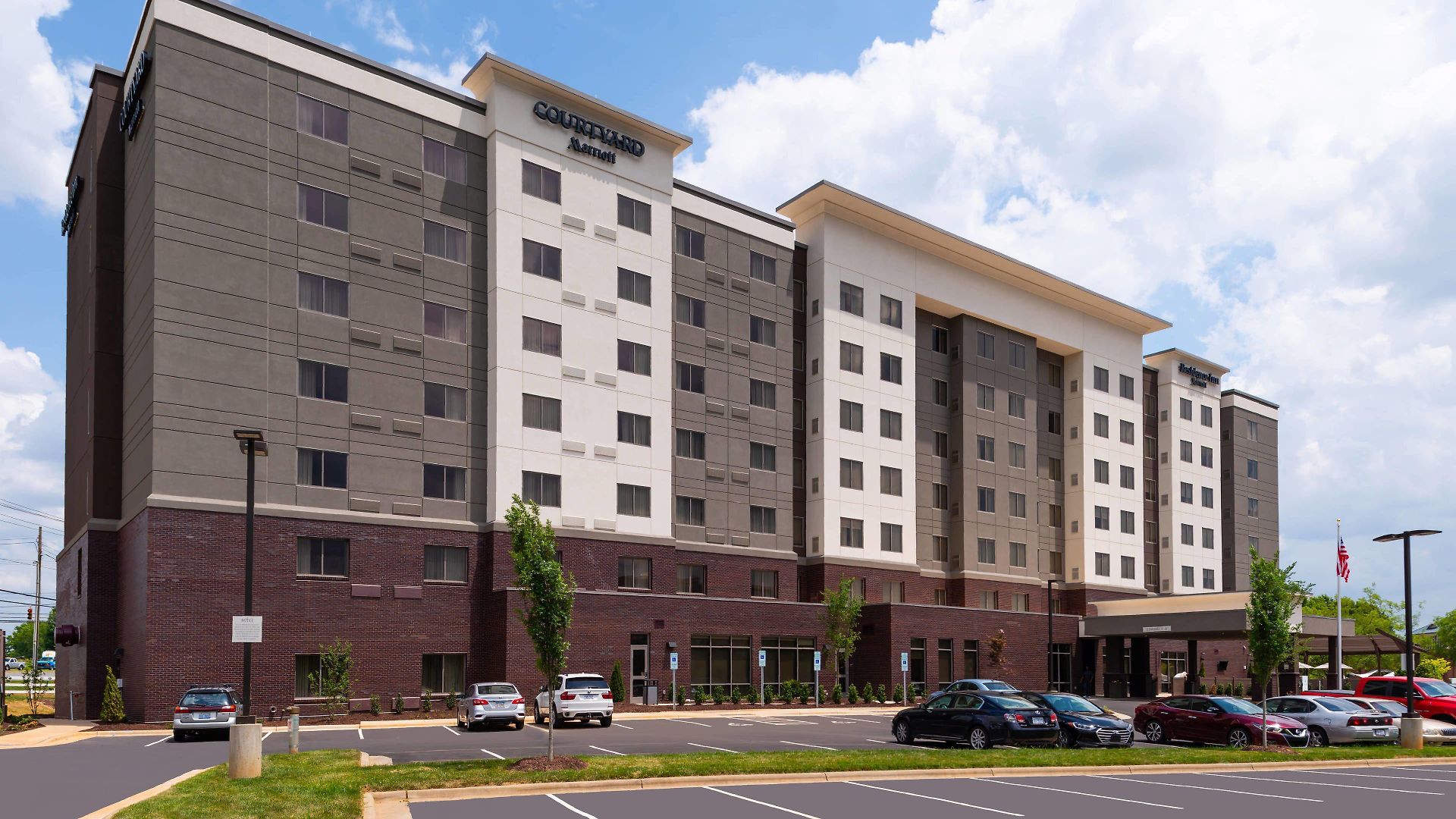 Courtyard By Marriott Northlake Hotel