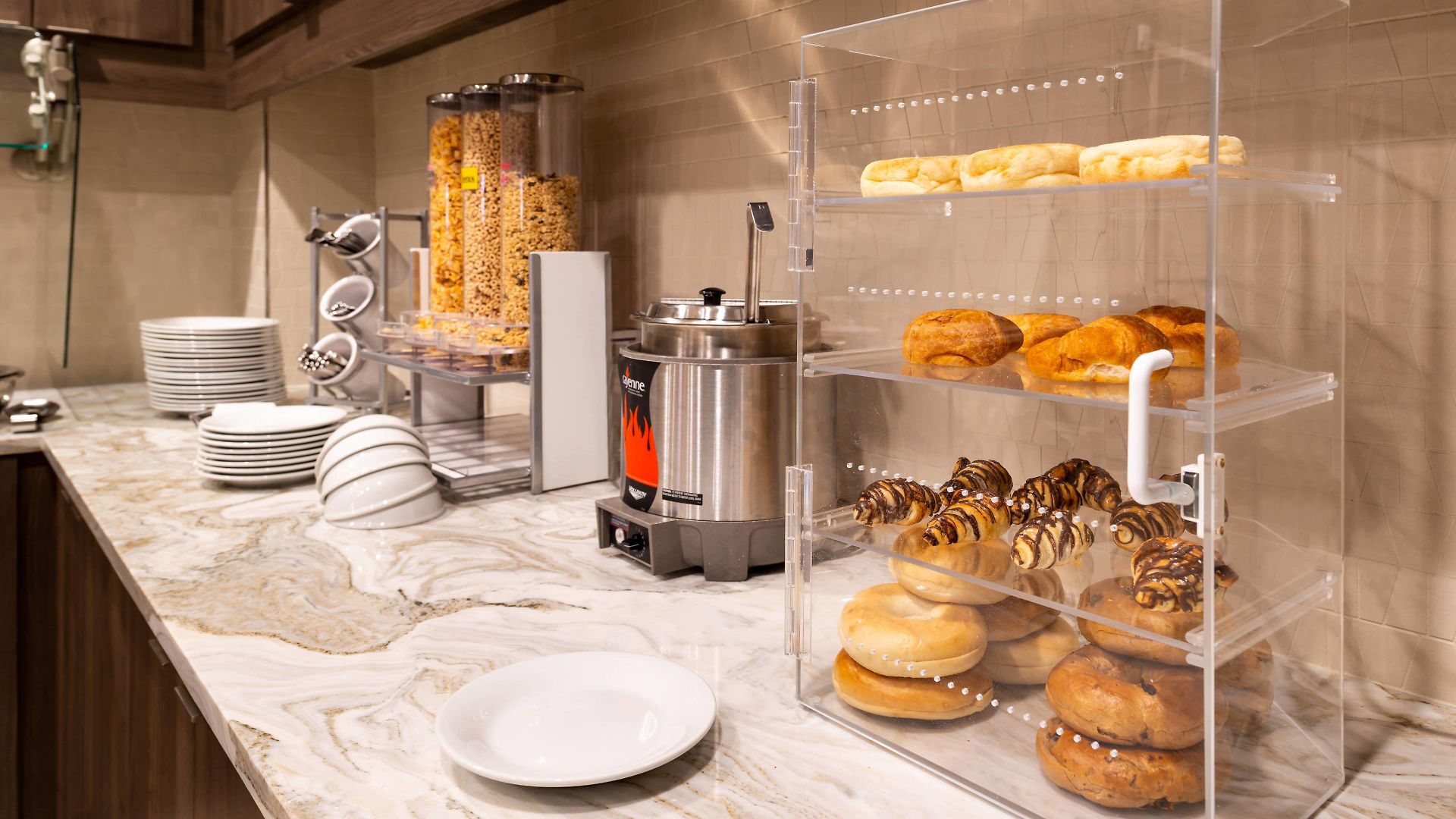 By Marriott Northlake 3* Charlotte
