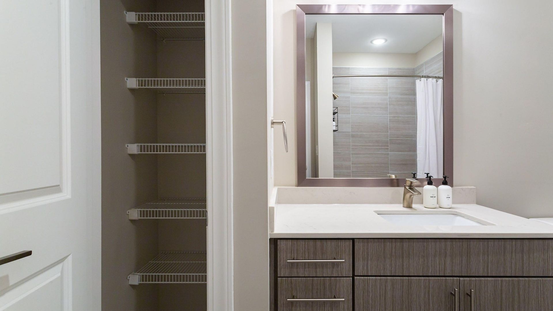 Kasa Freemorewest Charlotte