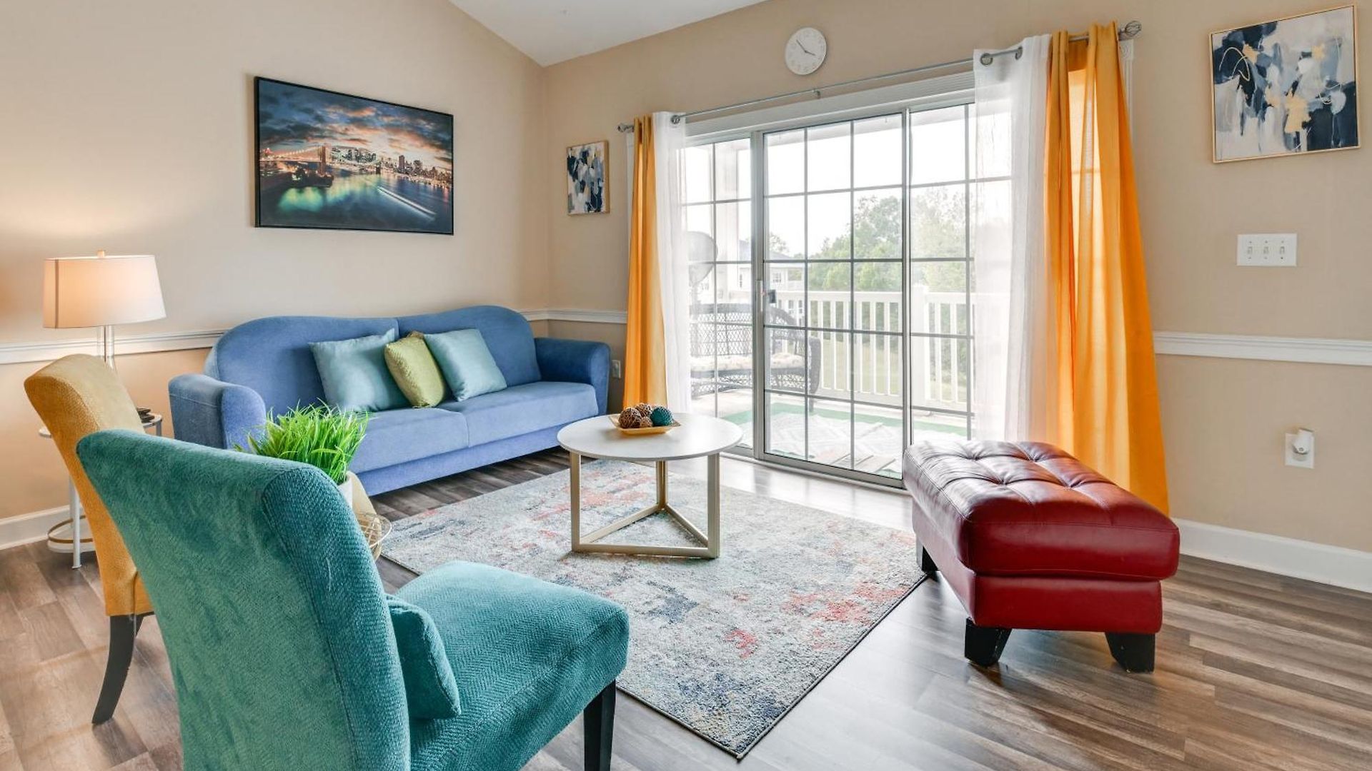 Holiday home Charming W/ Balcony, 1 Mi To Unc Charlotte!