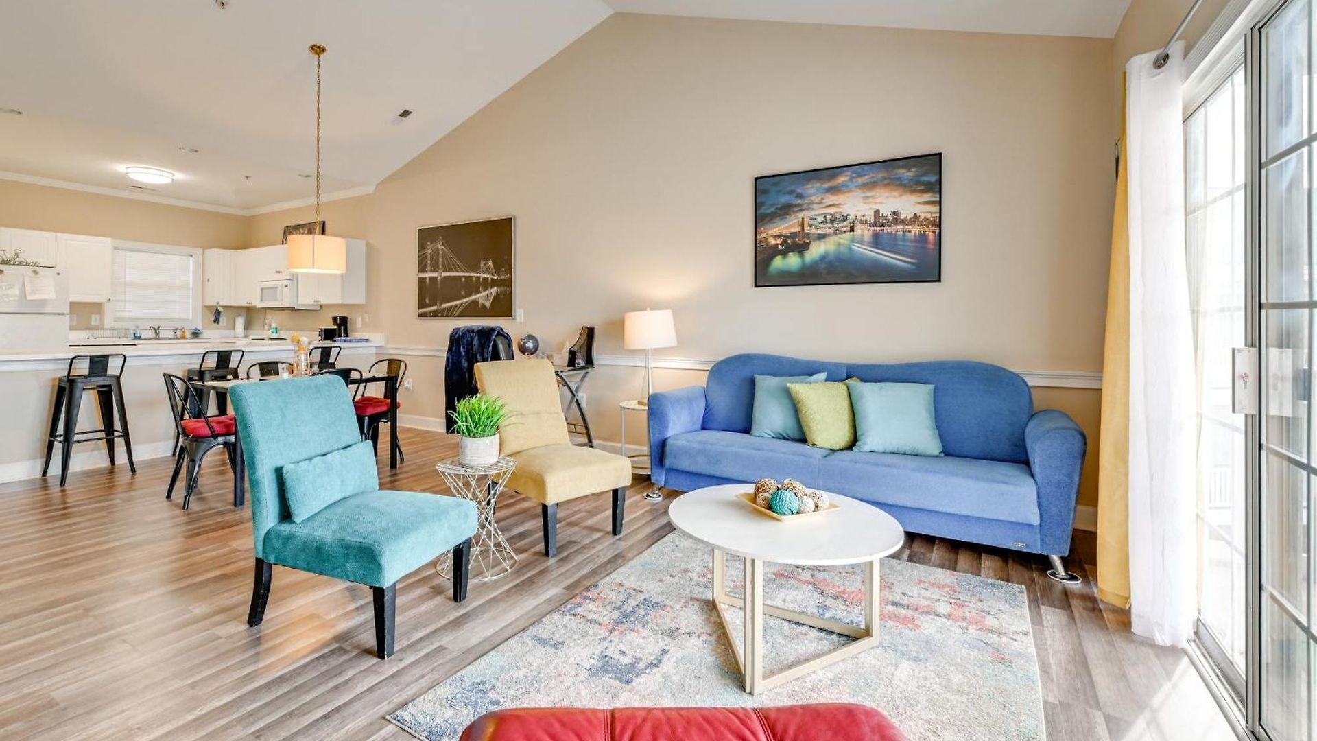 Holiday home Charming W/ Balcony, 1 Mi To Unc Charlotte!