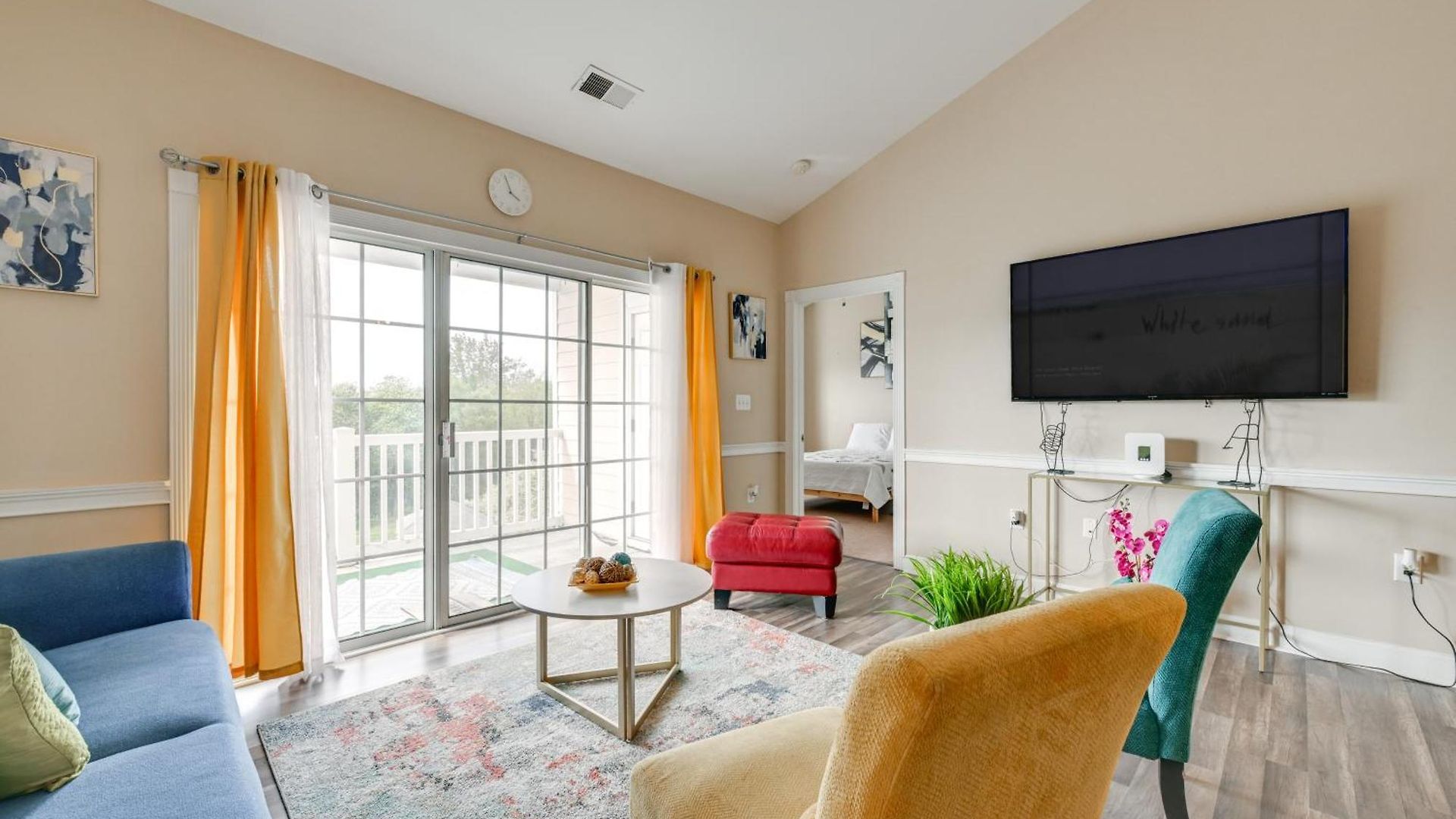 Holiday home Charming W/ Balcony, 1 Mi To Unc Charlotte! Charlotte