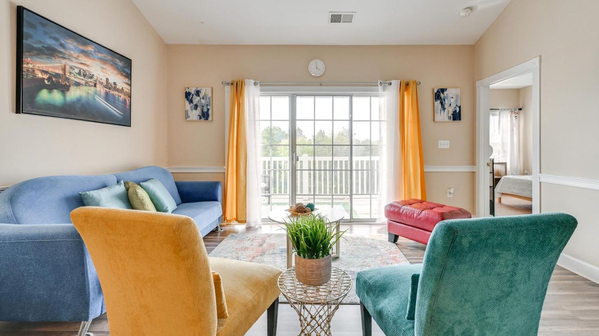 Charming W/ Balcony, 1 Mi To Unc Charlotte! Holiday home
