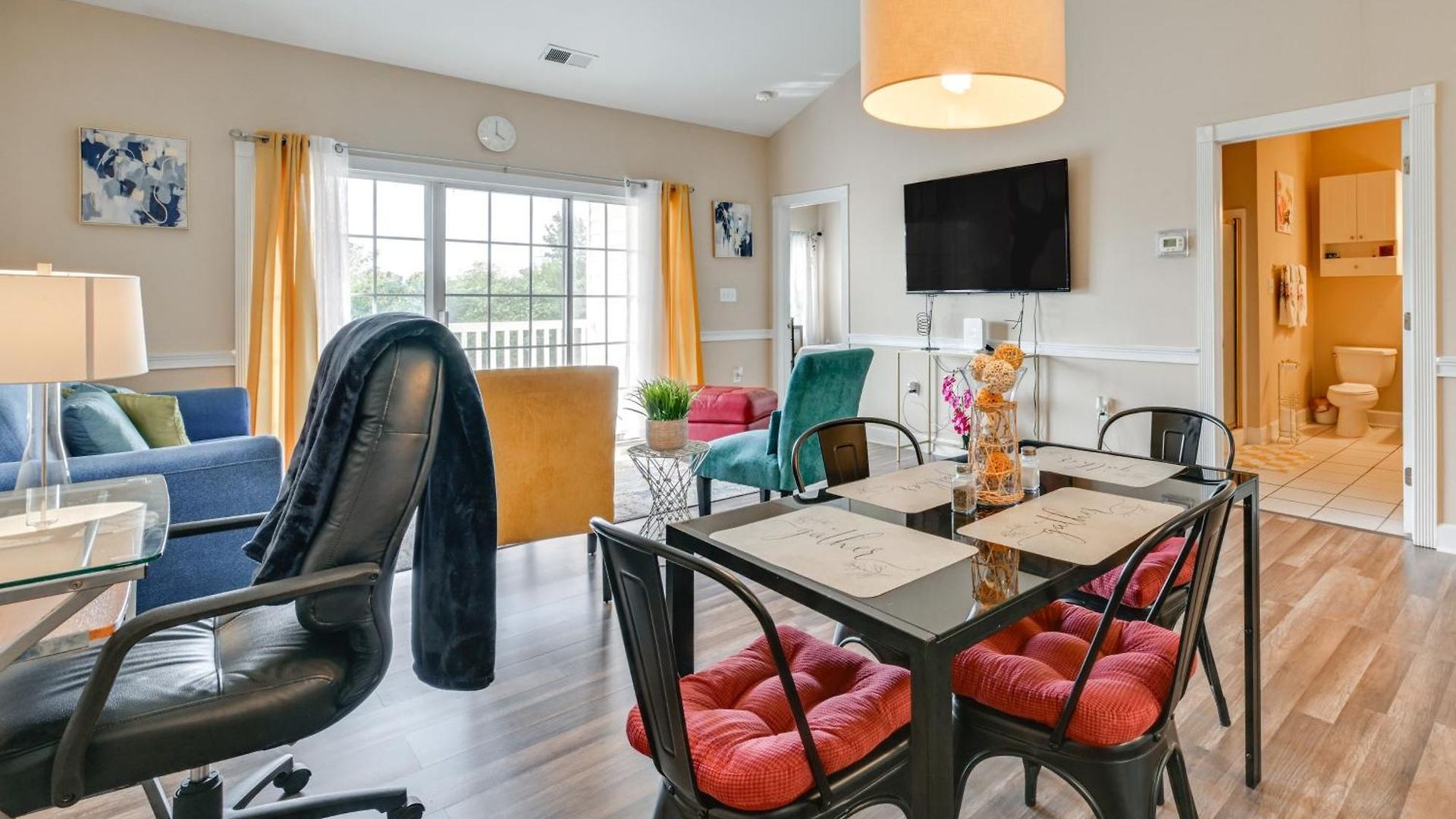 Charming W/ Balcony, 1 Mi To Unc Charlotte! Holiday home