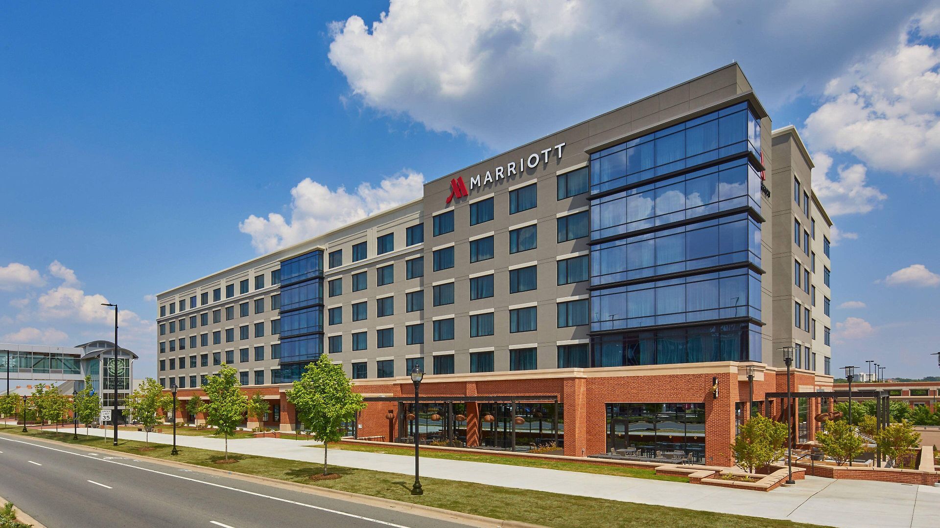 Hotel Unc Marriott & Conference Center 3*