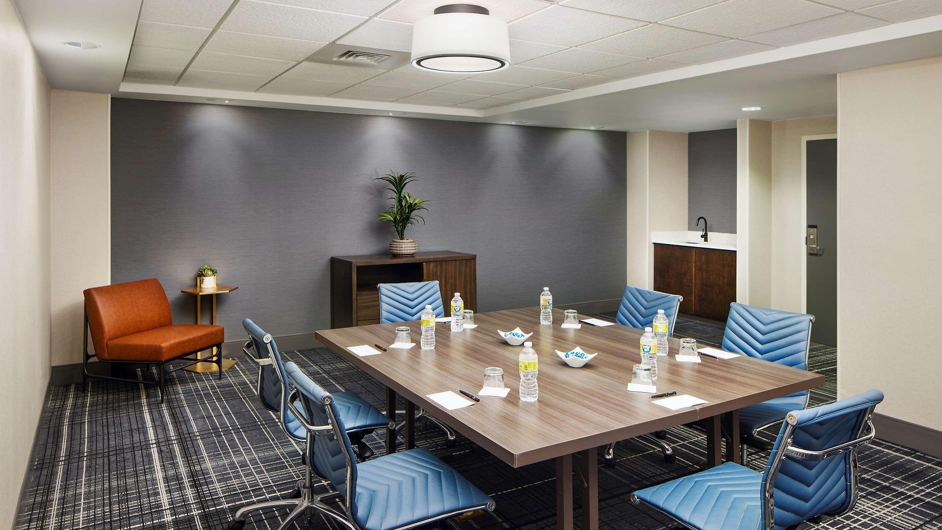 Hilton Airport 4*