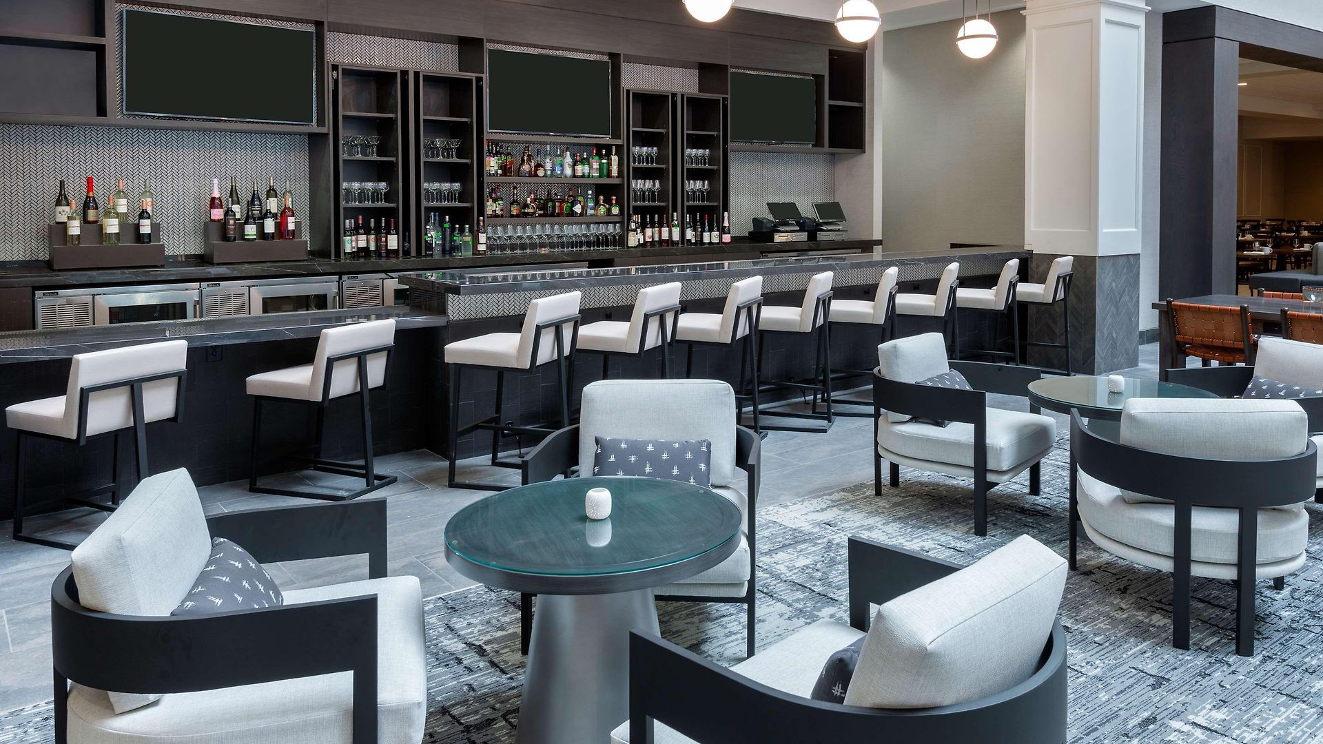 Hilton Airport 4*