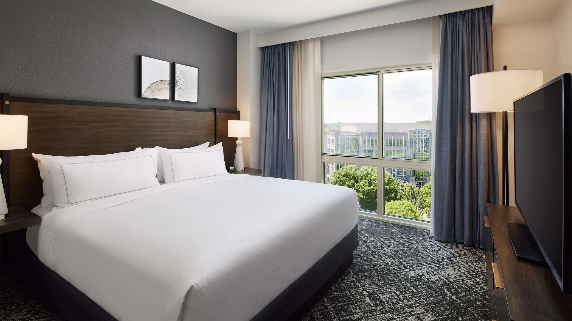 Hotel Hilton Airport 4*