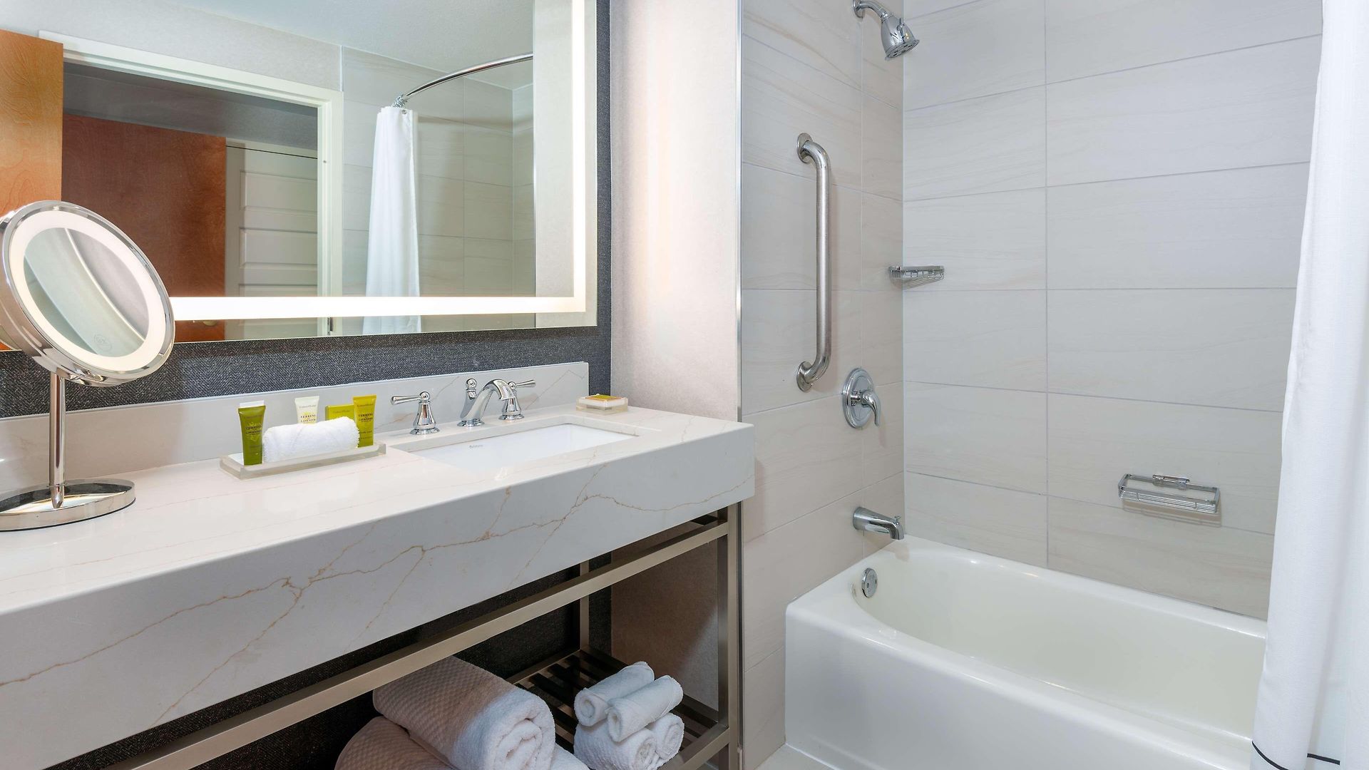 Hilton Airport 4*