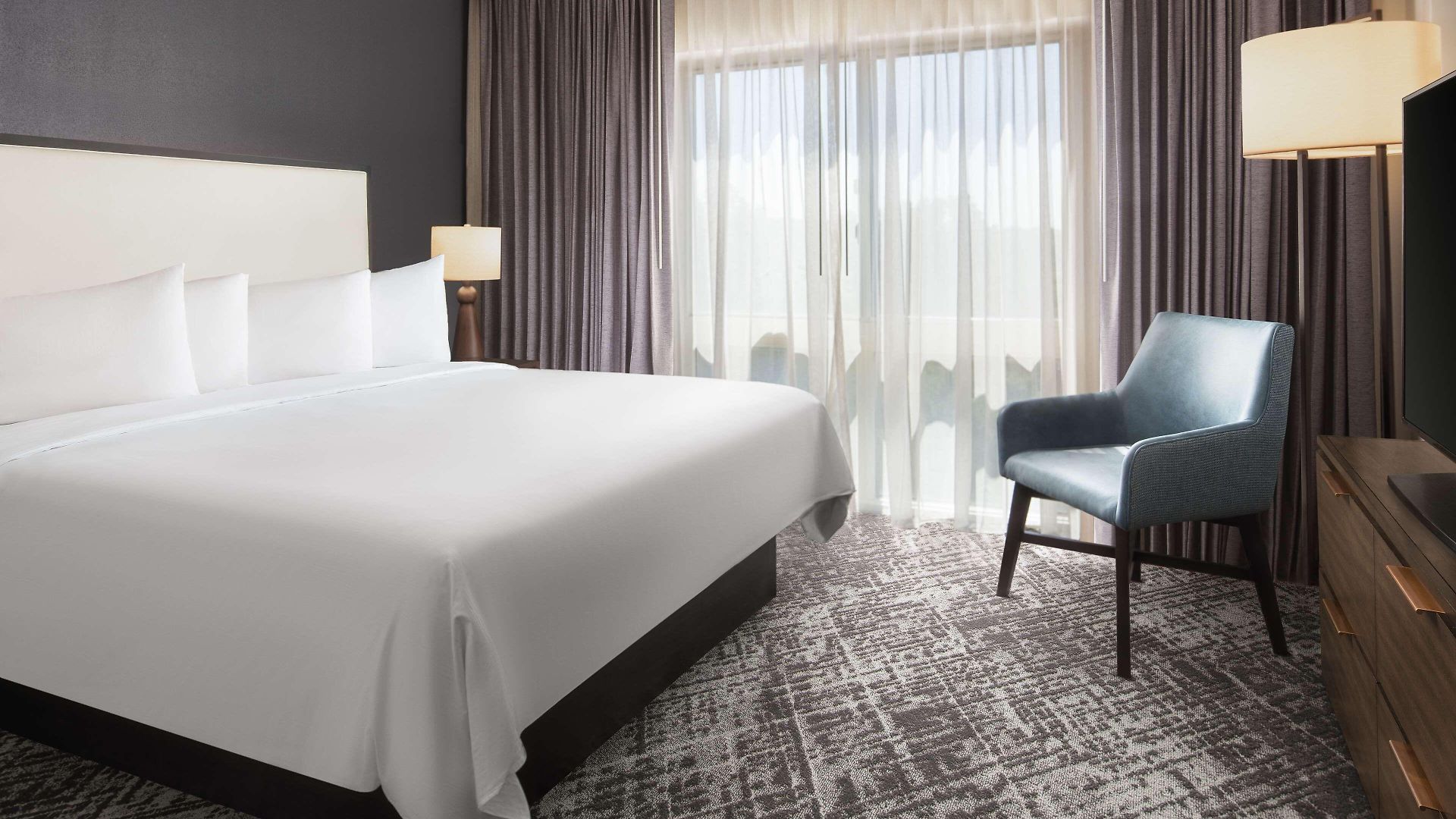 Hotel Hilton Airport 4*
