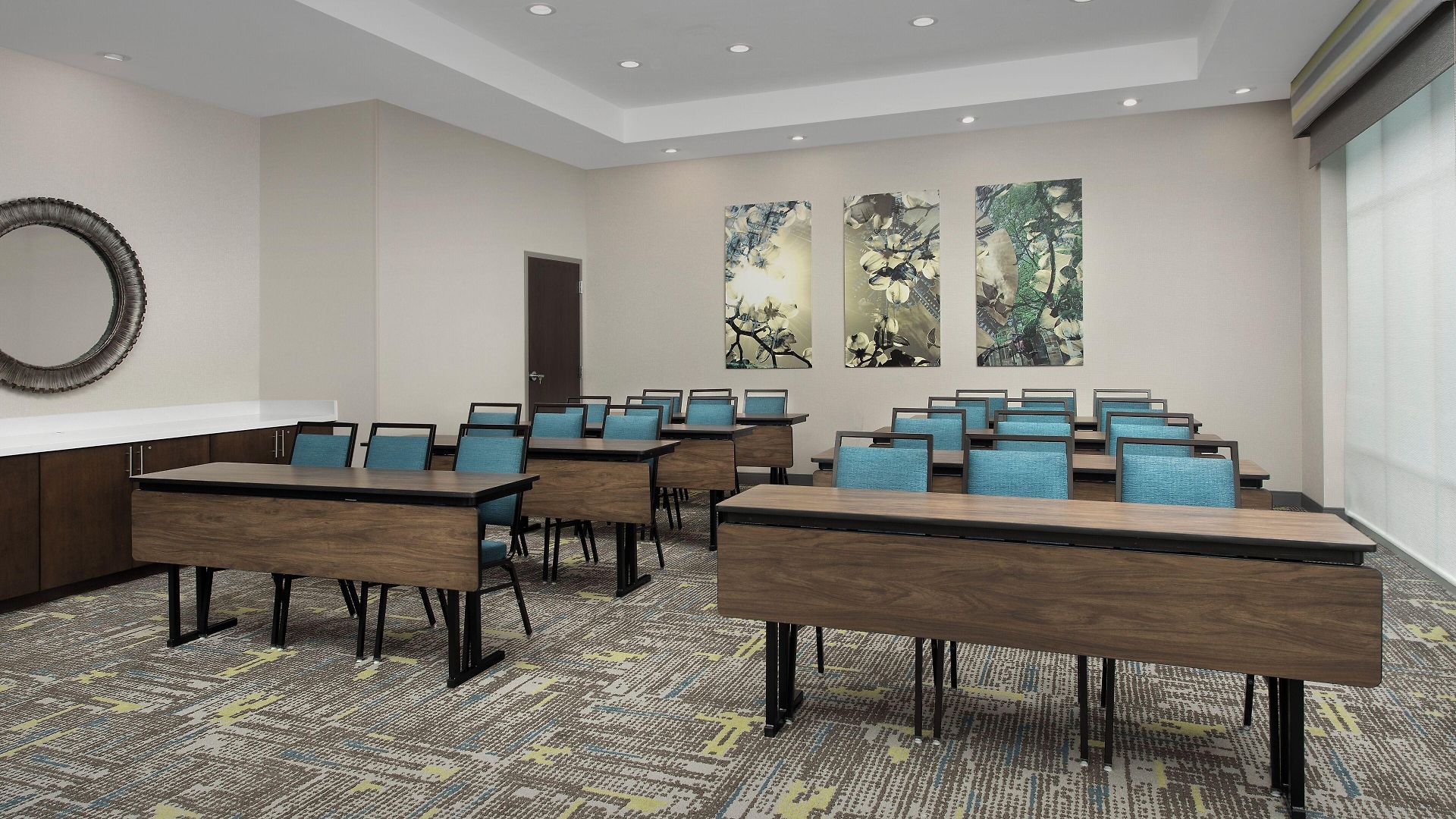 Tru By Hilton Airport Pointe 3*