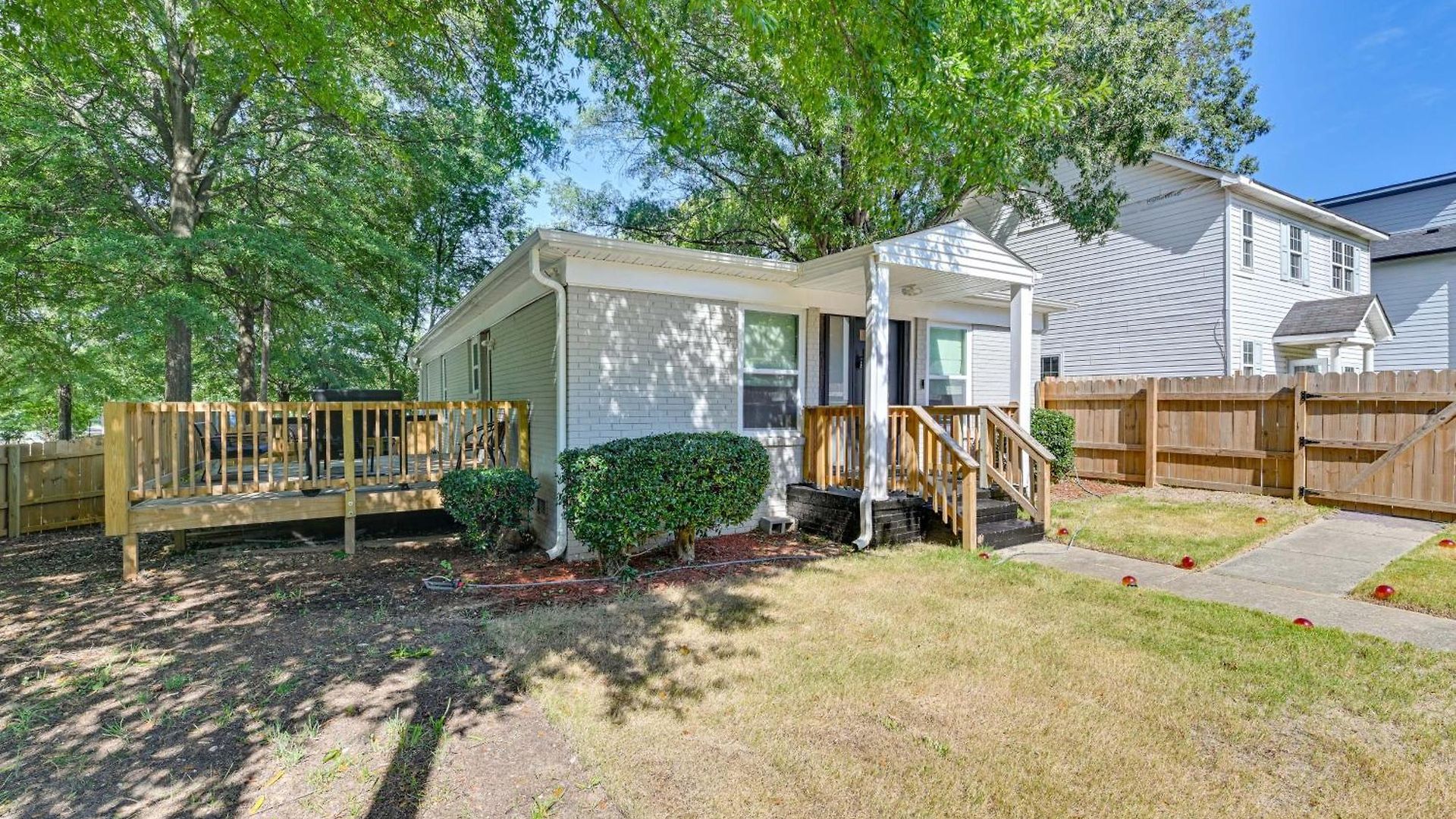 Gem W/ Deck & Community Amenities Holiday home Charlotte