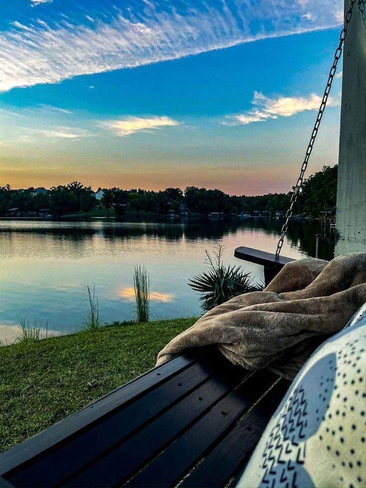 Embrace Nature In Lakefront With Fire Pit In Charlotte, North Carolina Holiday home Charlotte