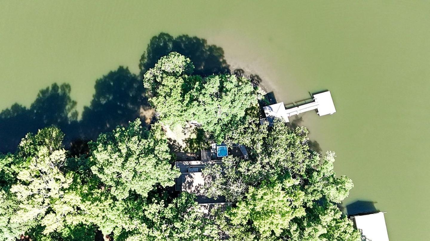 Embrace Nature In Lakefront With Fire Pit In Charlotte, North Carolina * Charlotte