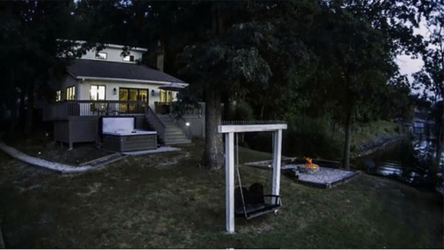 Holiday home Embrace Nature In Lakefront With Fire Pit In Charlotte, North Carolina *