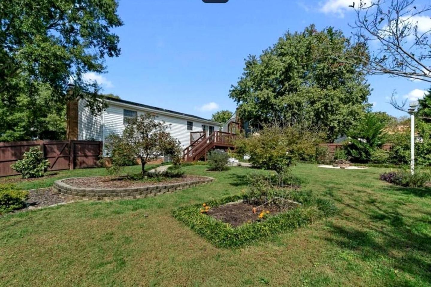 Splendid With Fire It And Backyard In Nc Holiday home *
