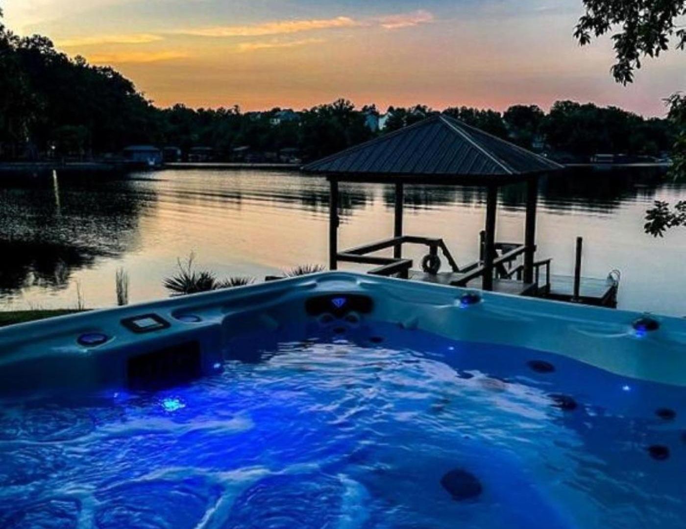 Embrace Nature In Lakefront With Fire Pit In Charlotte, North Carolina * Charlotte