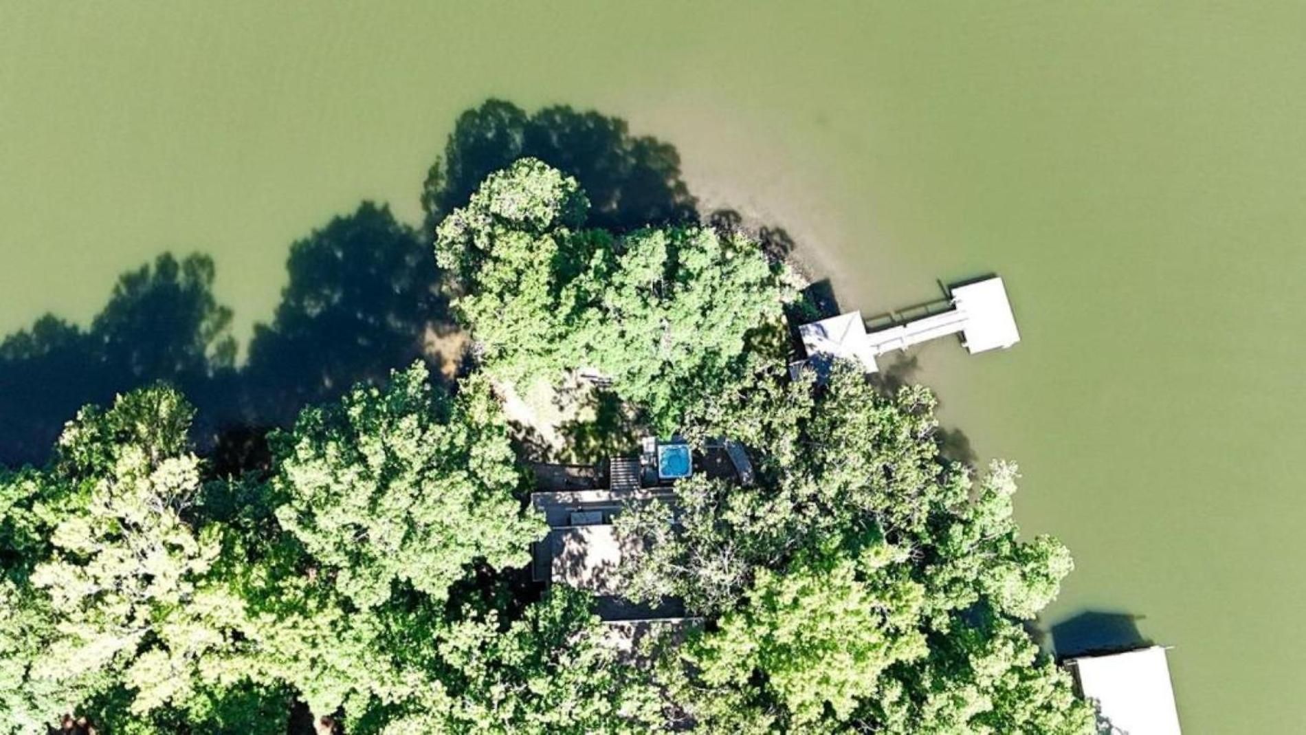 Embrace Nature In Lakefront With Fire Pit In Charlotte, North Carolina * Charlotte