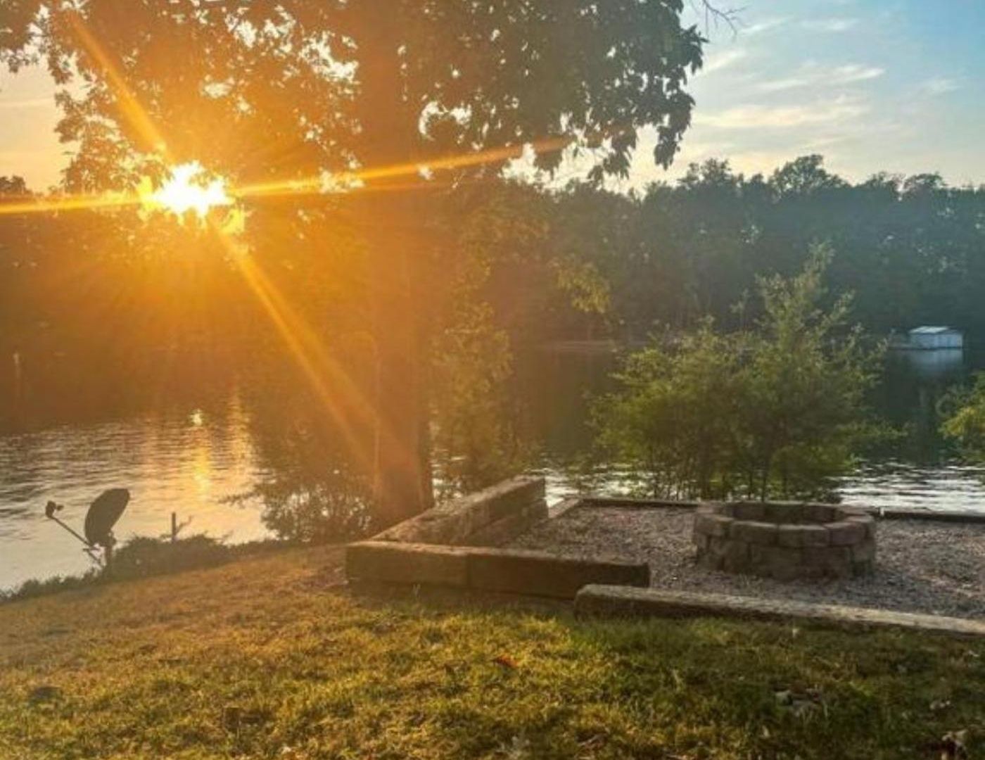 Embrace Nature In Lakefront With Fire Pit In Charlotte, North Carolina Holiday home *