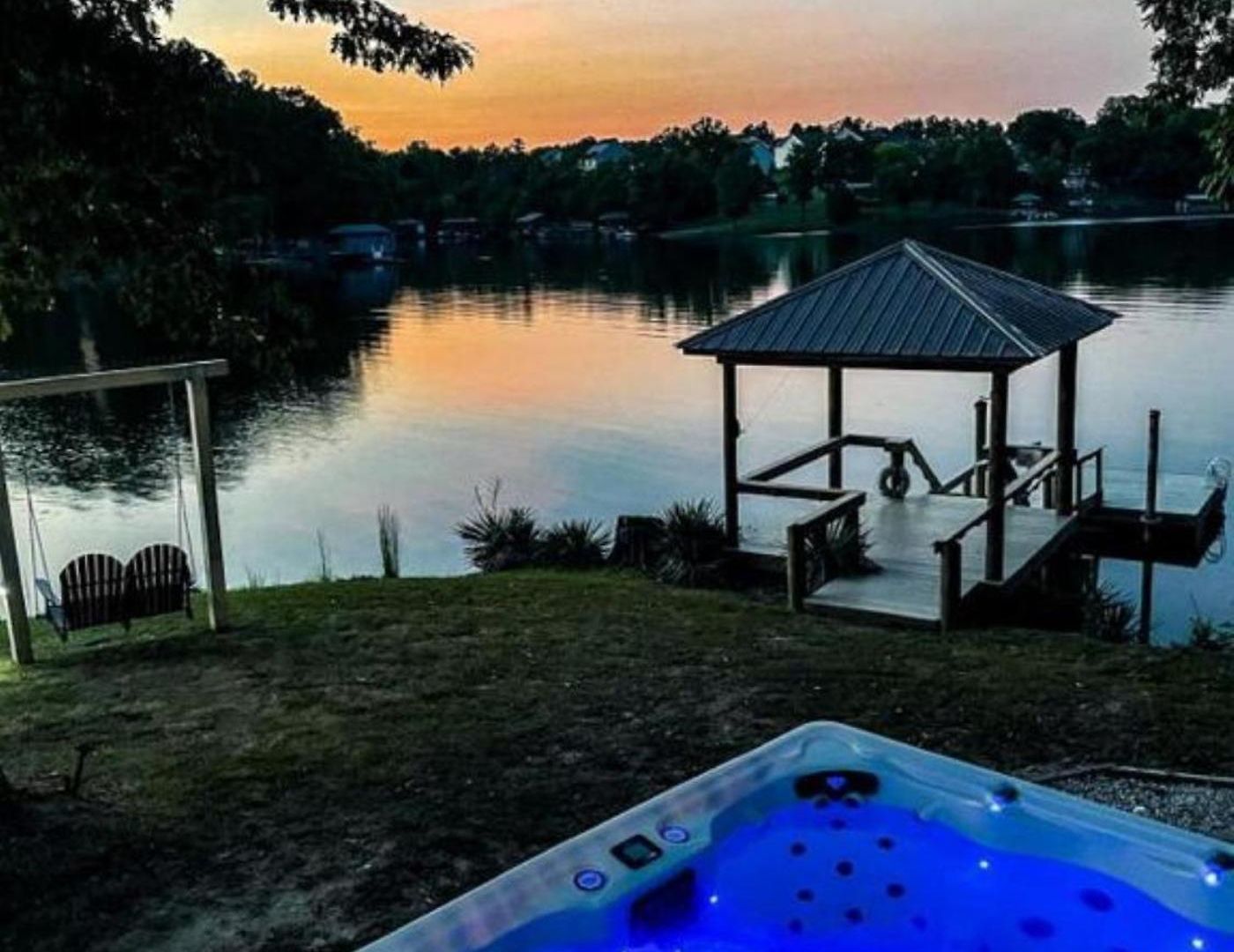 Holiday home Embrace Nature In Lakefront With Fire Pit In Charlotte, North Carolina Charlotte