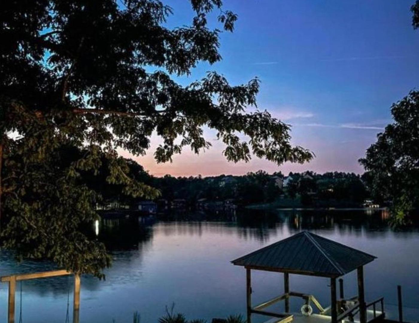Embrace Nature In Lakefront With Fire Pit In Charlotte, North Carolina *
