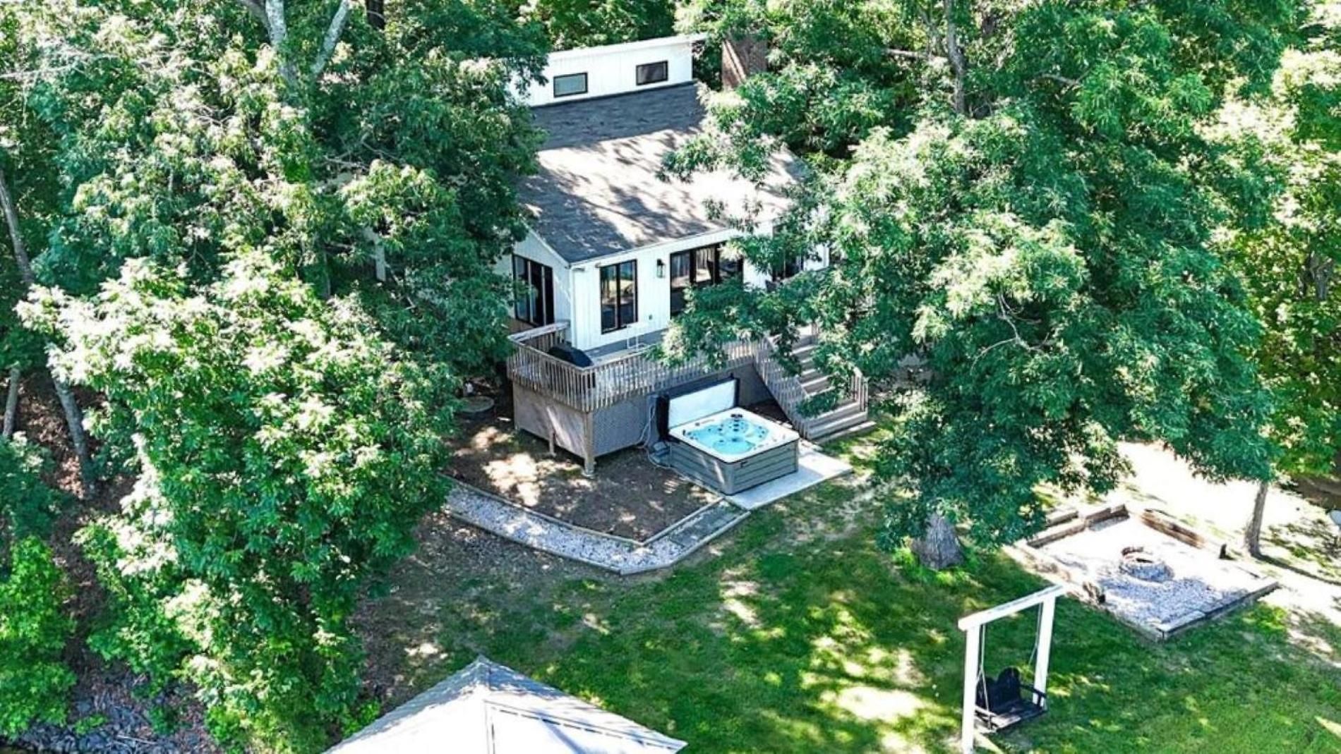 Holiday home Embrace Nature In Lakefront With Fire Pit In Charlotte, North Carolina *