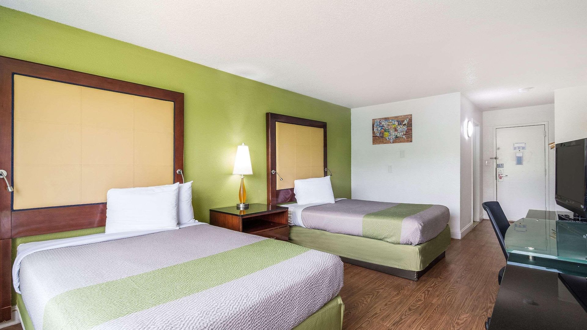 Hotel Econo Airport Near Billy Graham Parkway