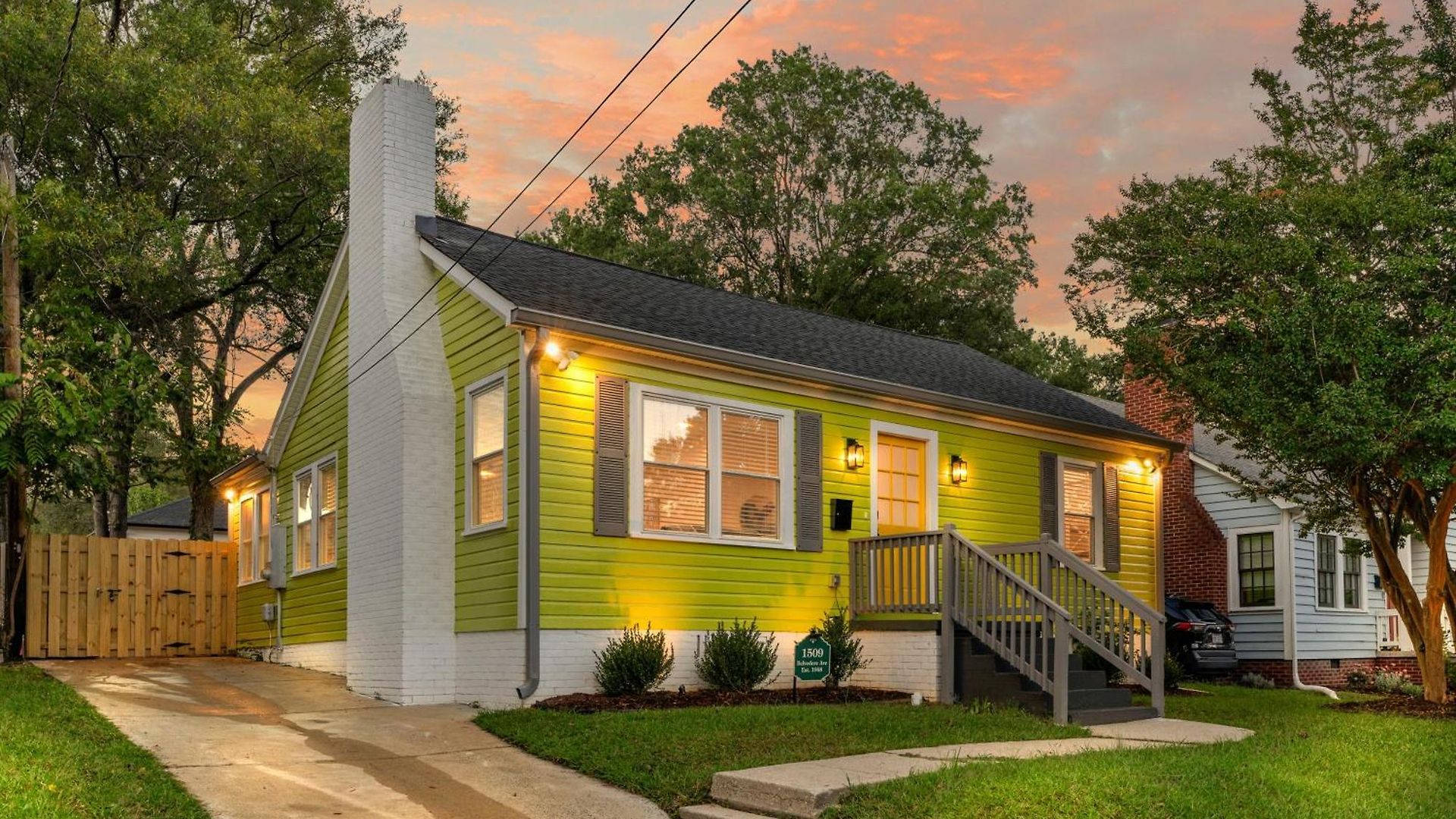 Holiday home Stylish 4br Haven: Serene Backyard And Fire Pit