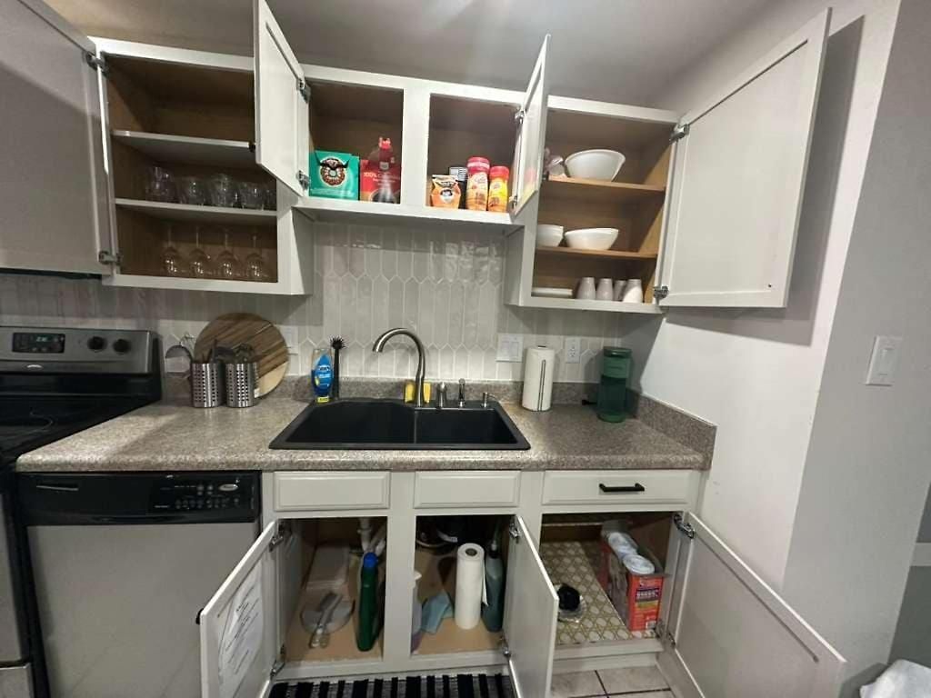 Spacious Dog-friendly Retreat Near Ballantyne